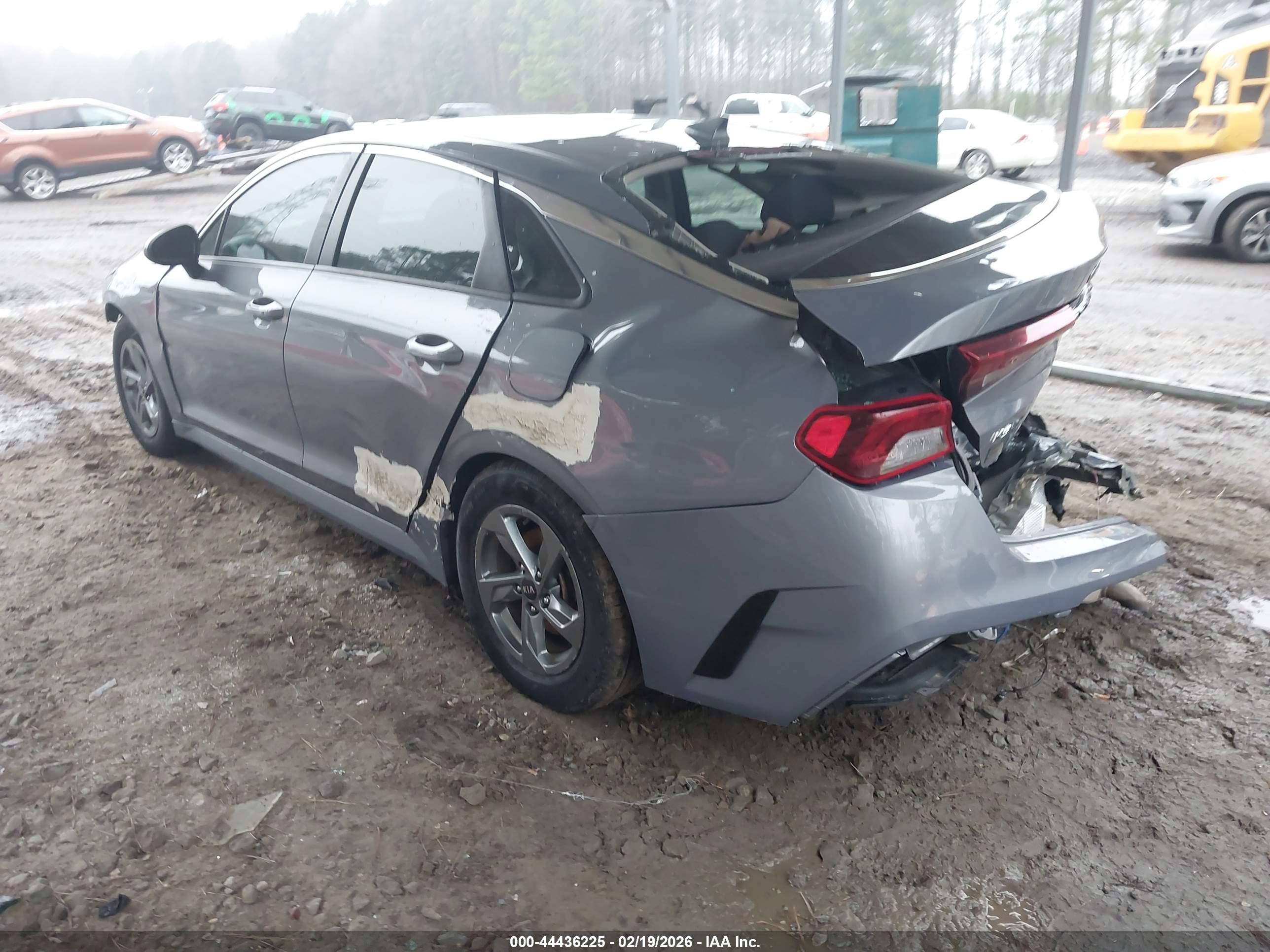 KIA K5 image 3