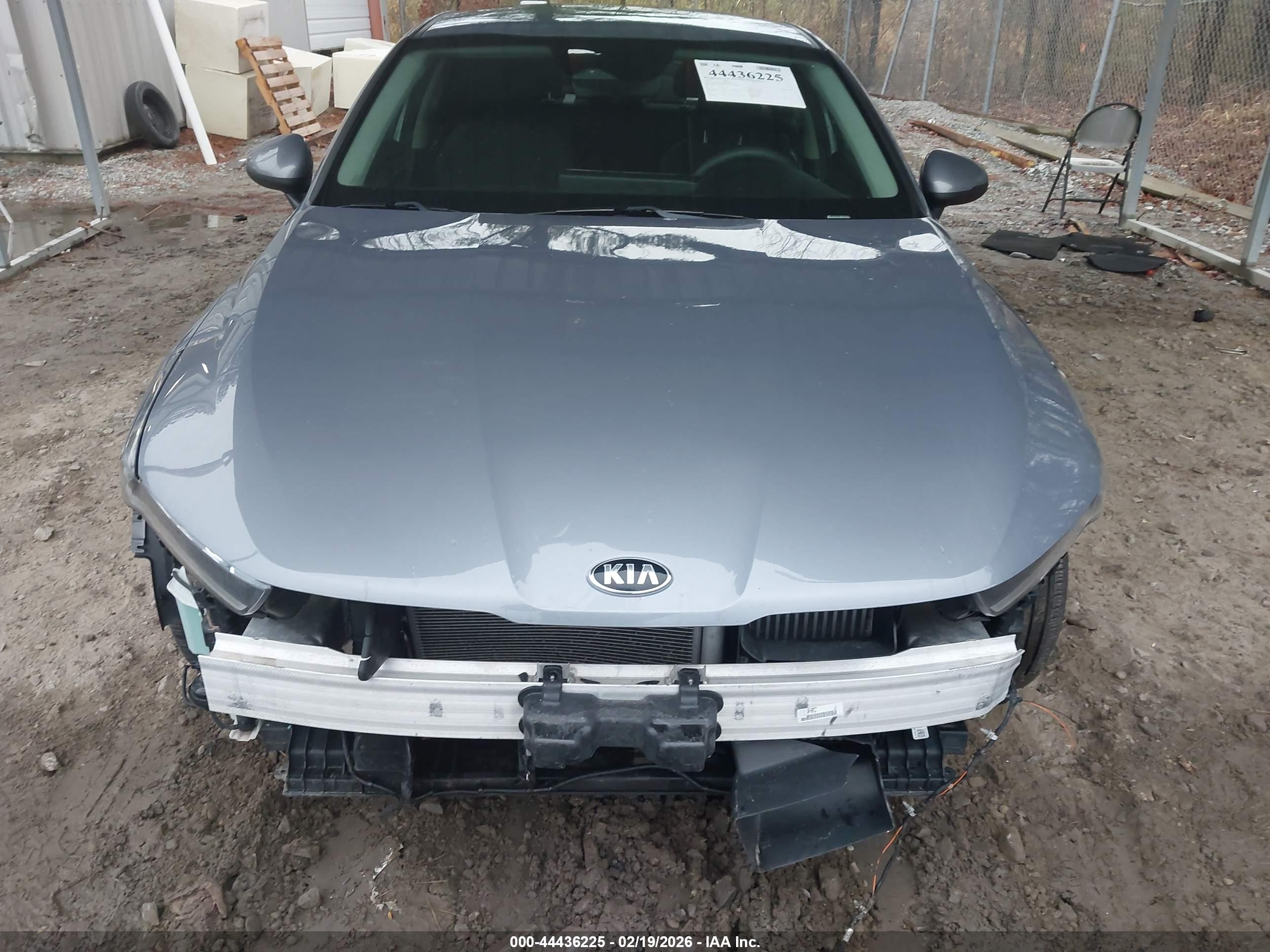KIA K5 image 6