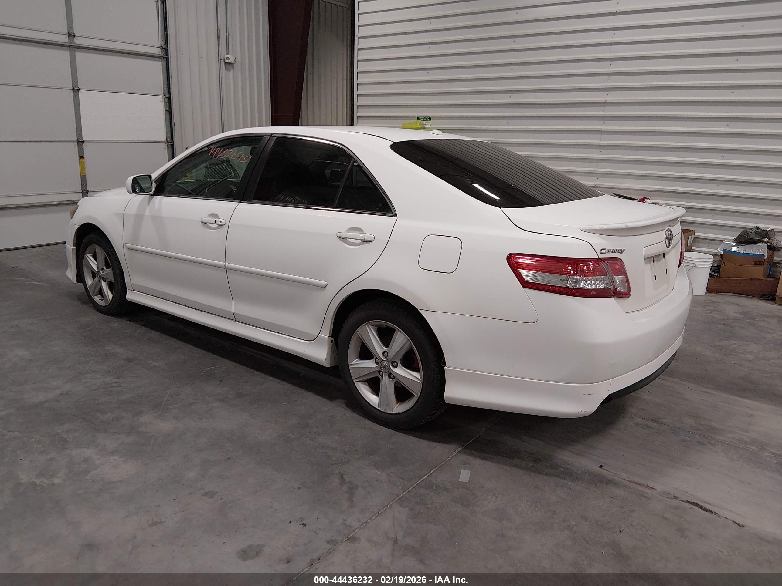 TOYOTA CAMRY image 3