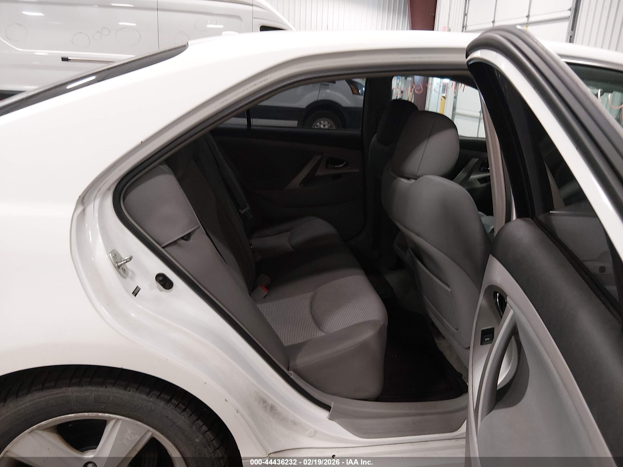 TOYOTA CAMRY image 8