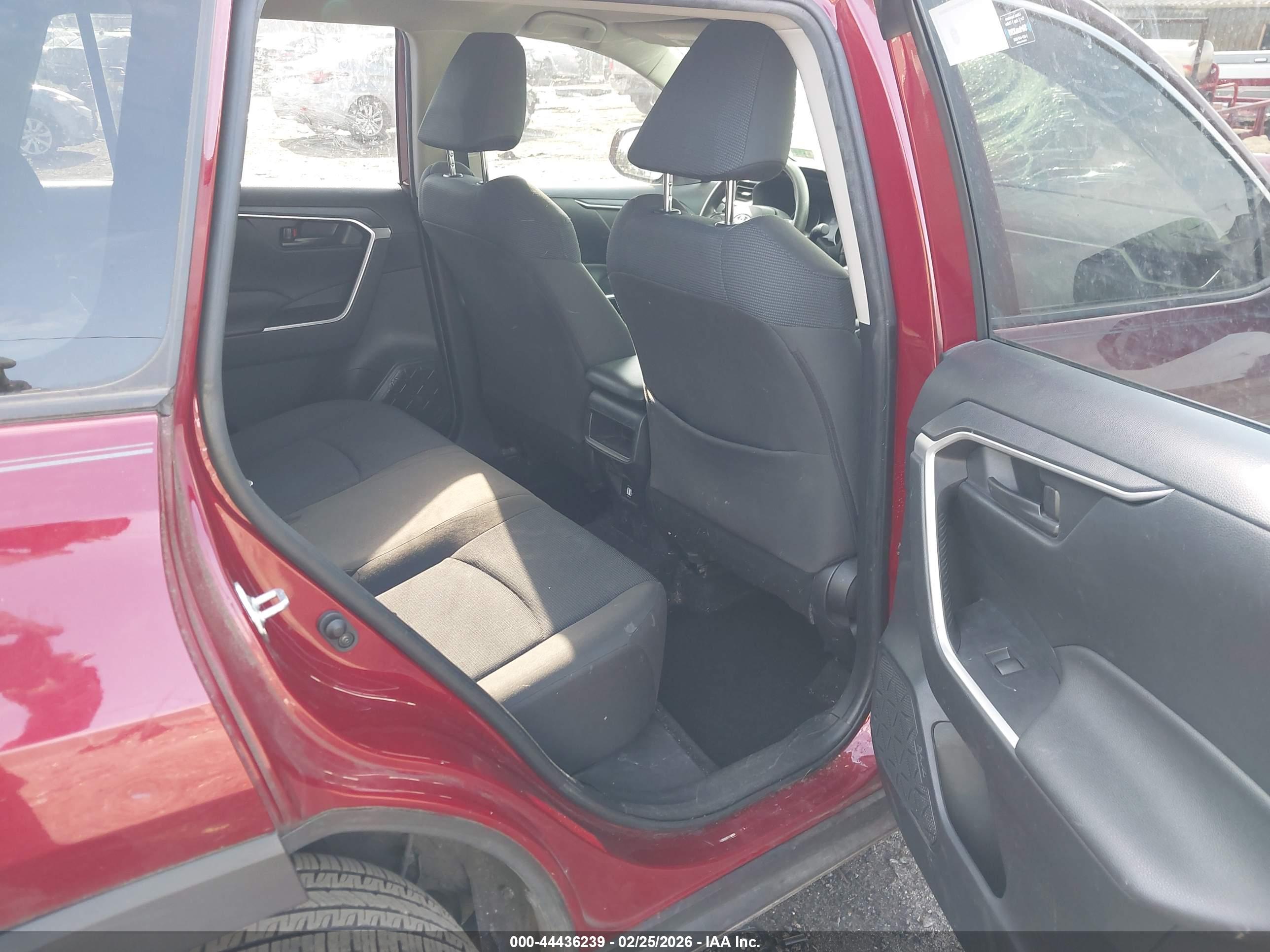 TOYOTA RAV4 image 8
