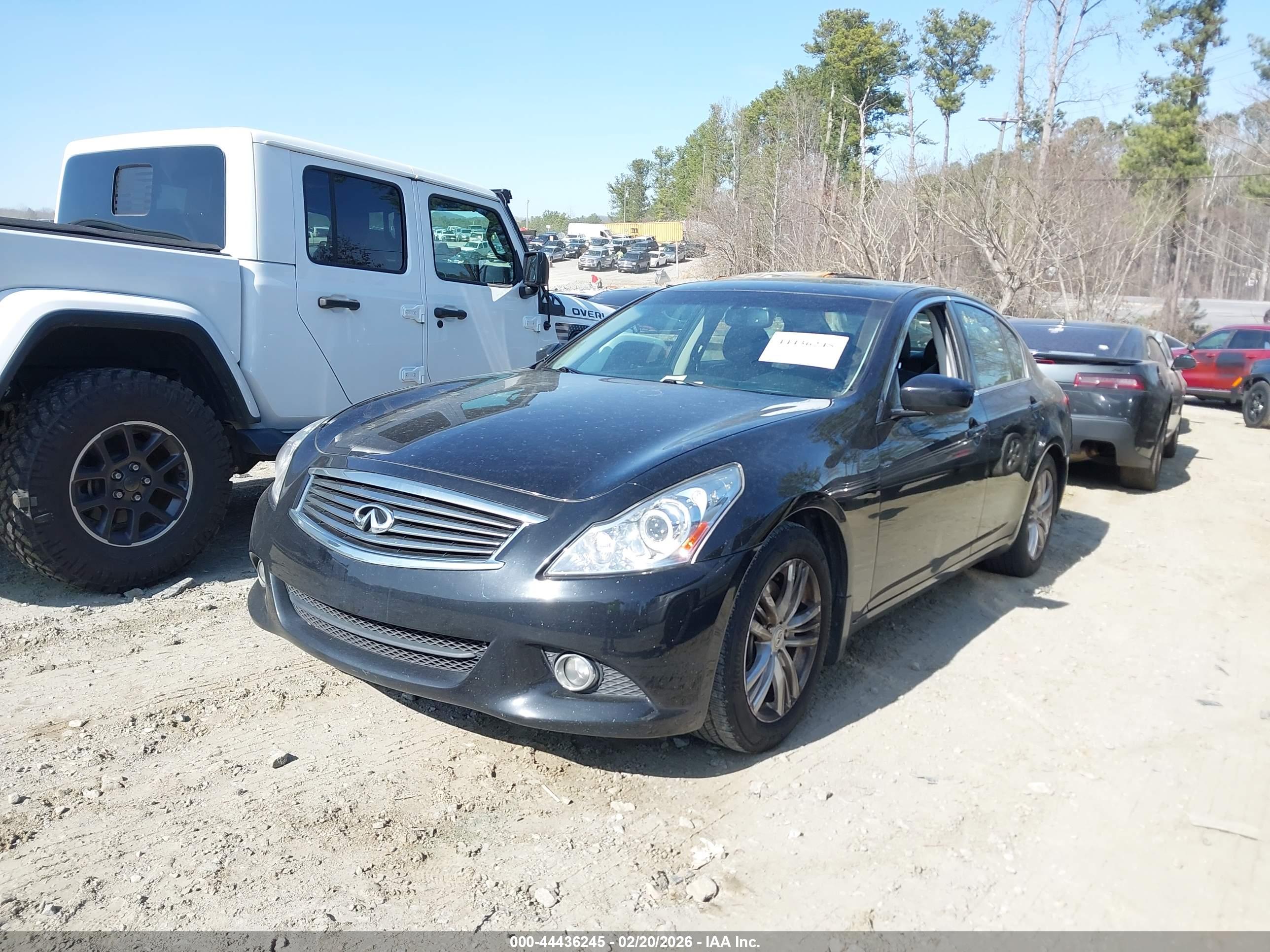 INFINITI G37 image 2