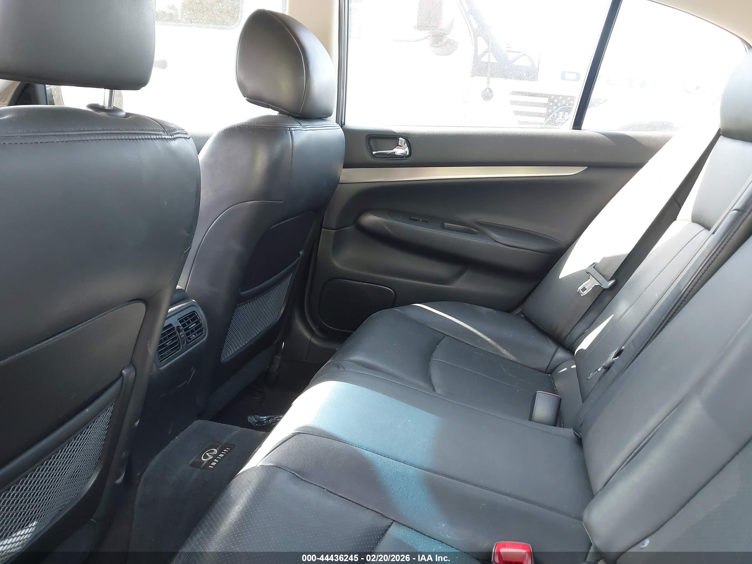 INFINITI G37 image 8
