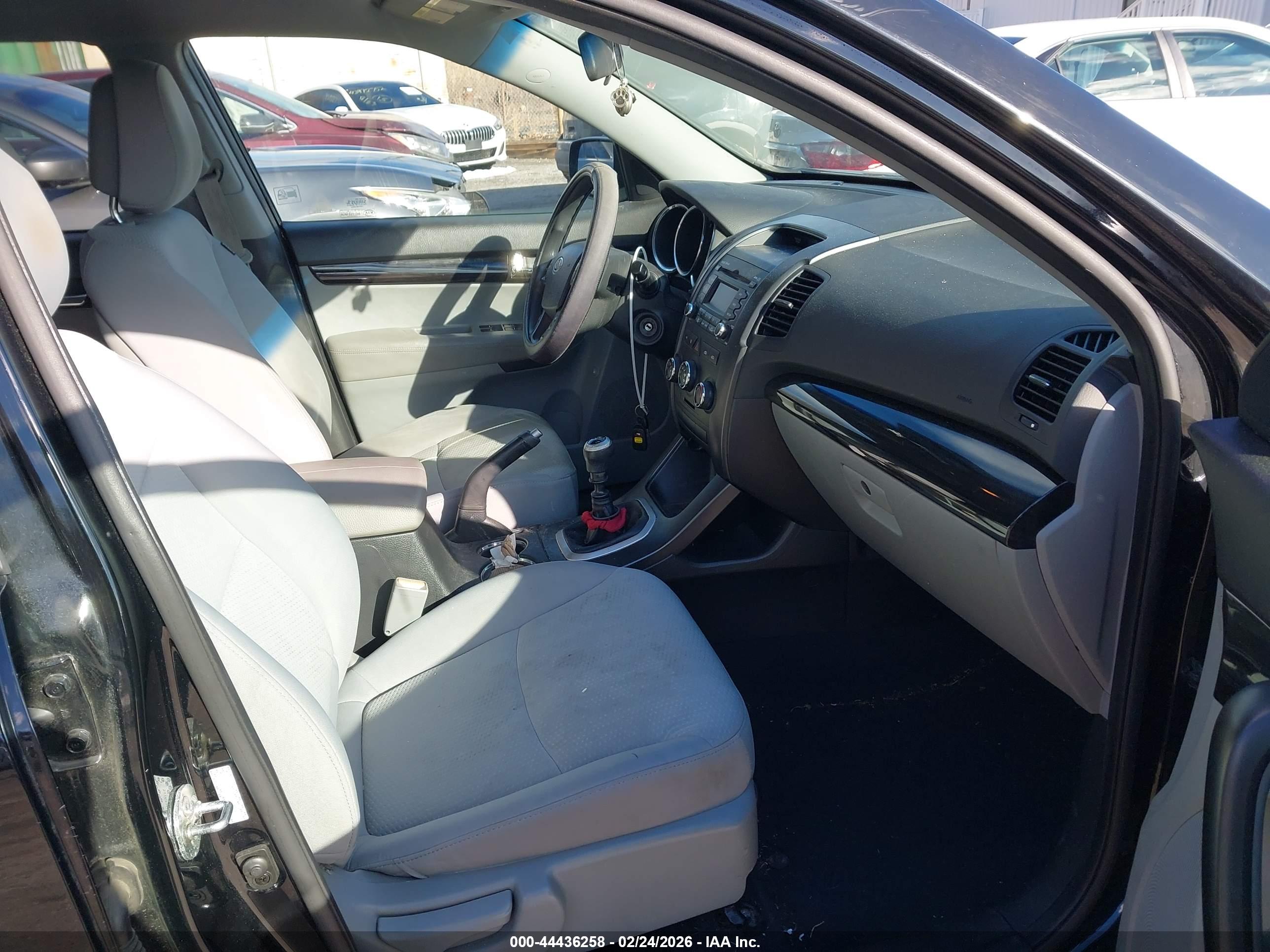 KIA SORENTO image 5