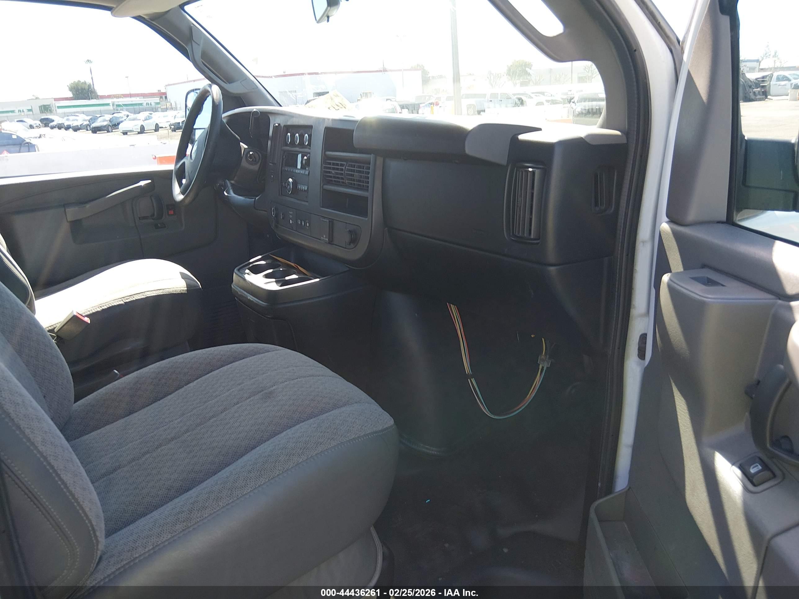 CHEVROLET EXPRESS image 5