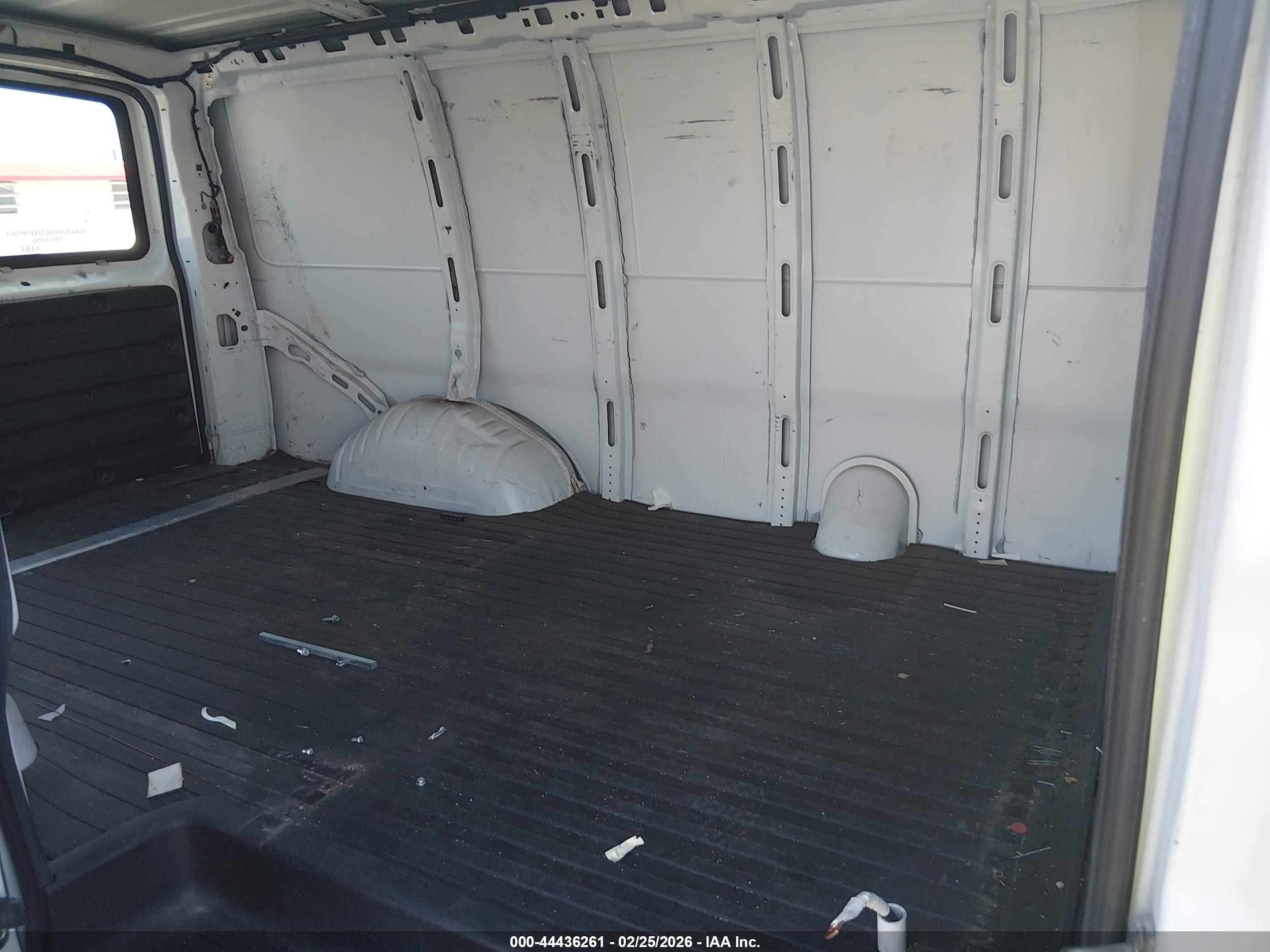 CHEVROLET EXPRESS image 8