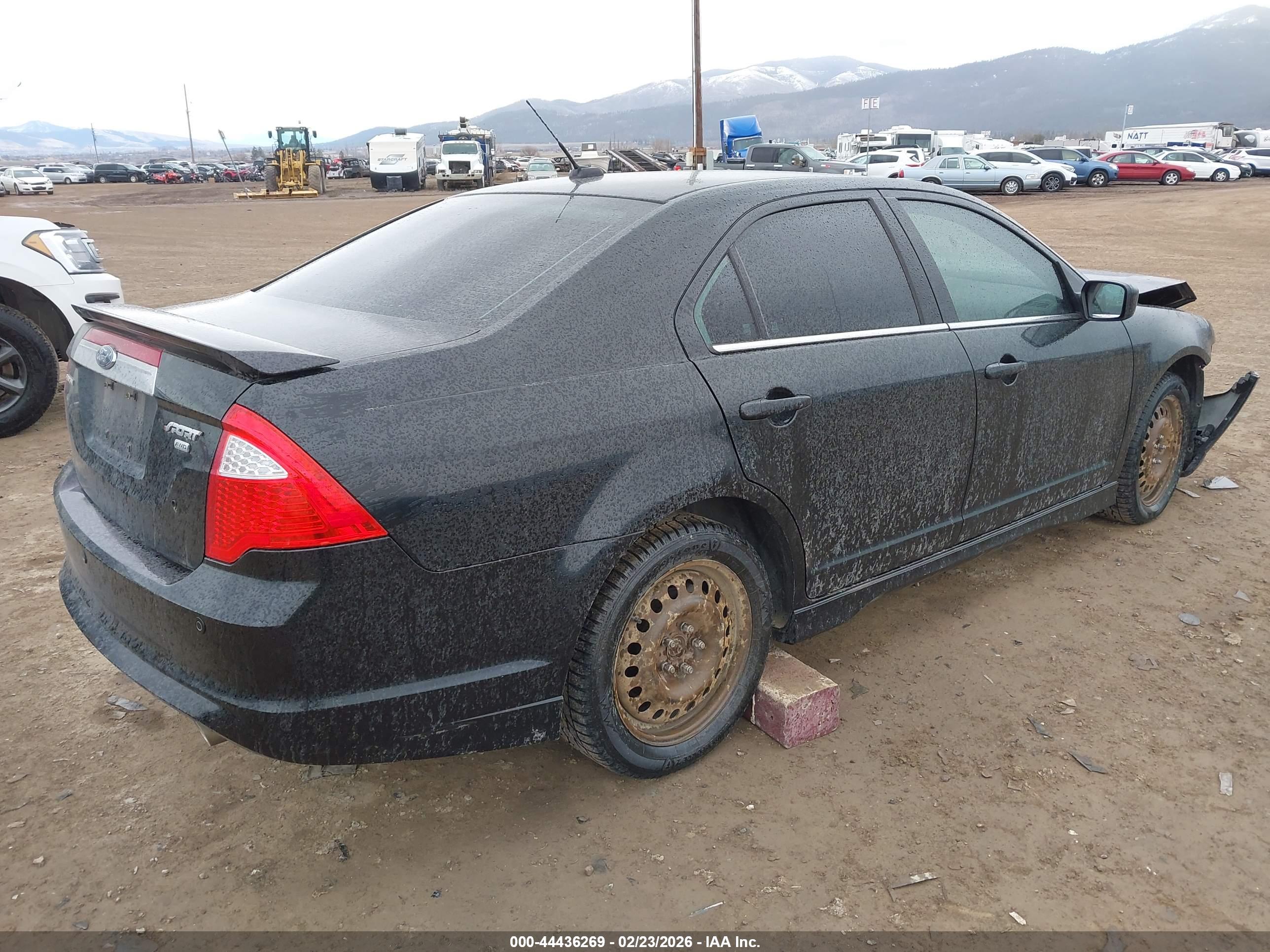 FORD FUSION image 4