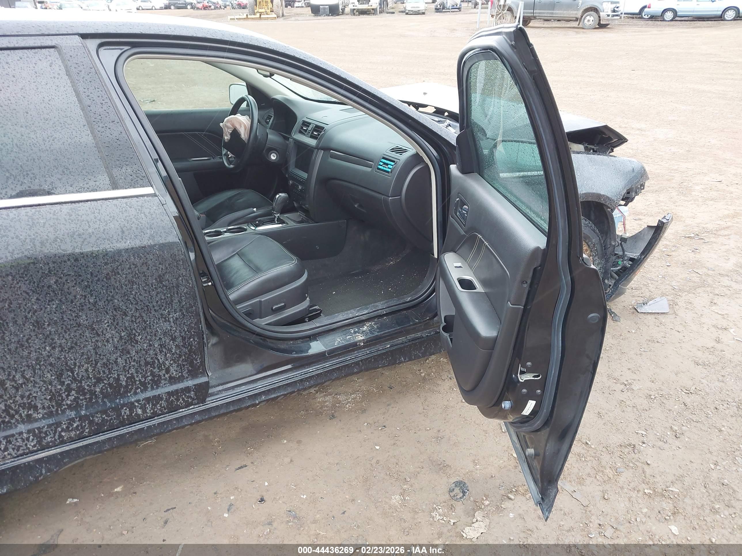 FORD FUSION image 5
