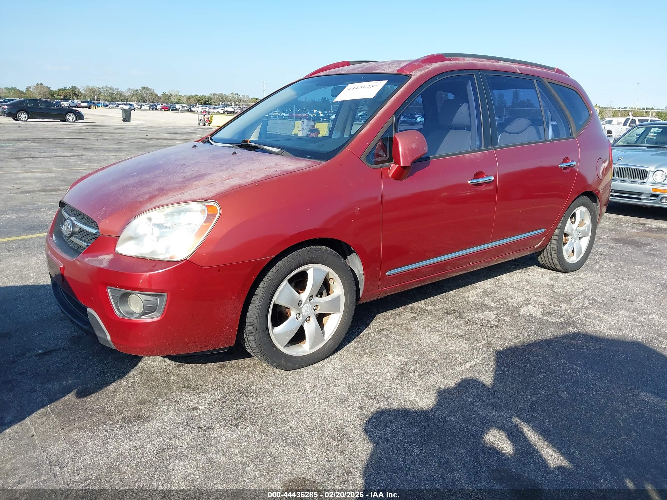 KIA RONDO image 2