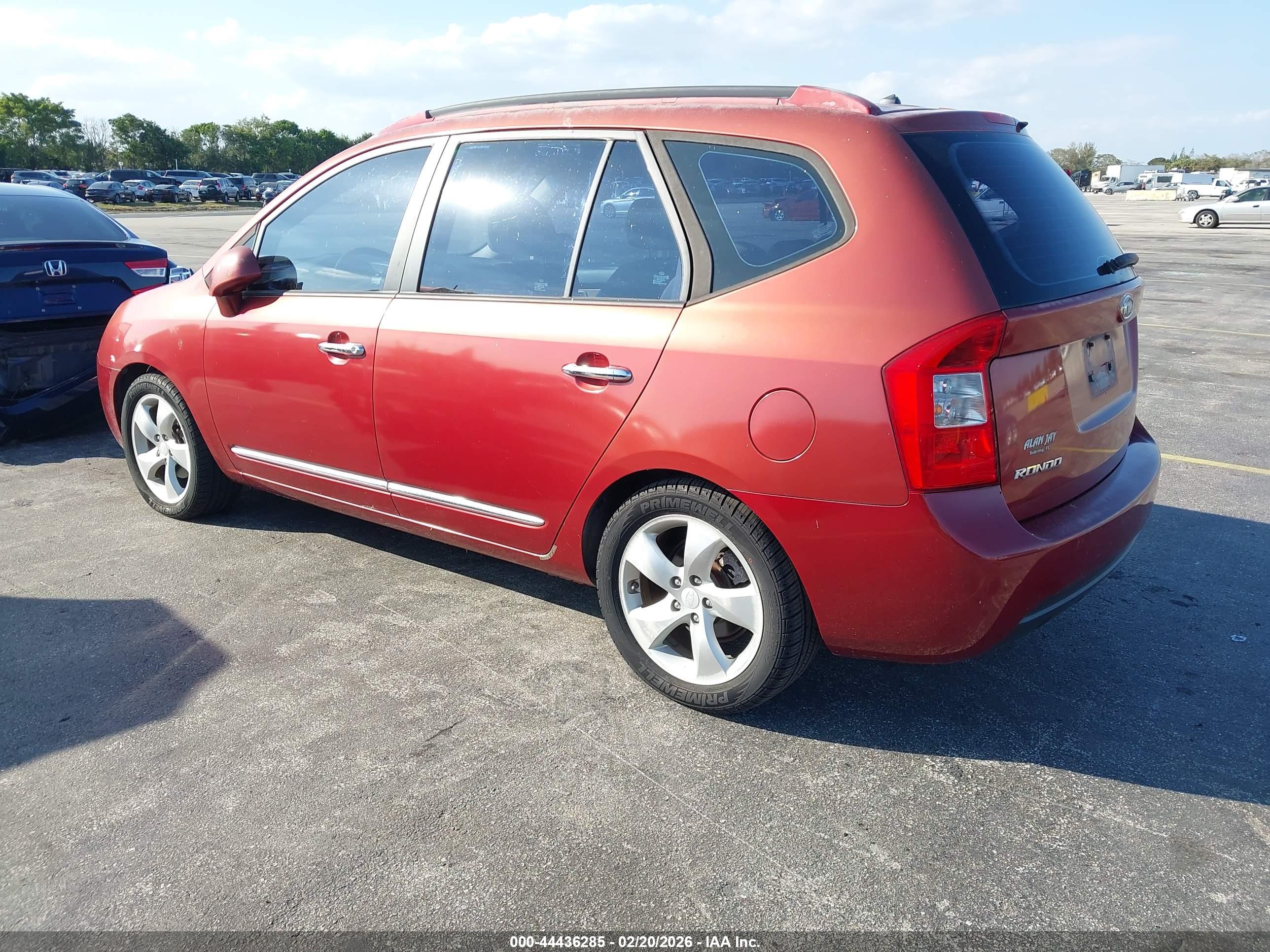 KIA RONDO image 3
