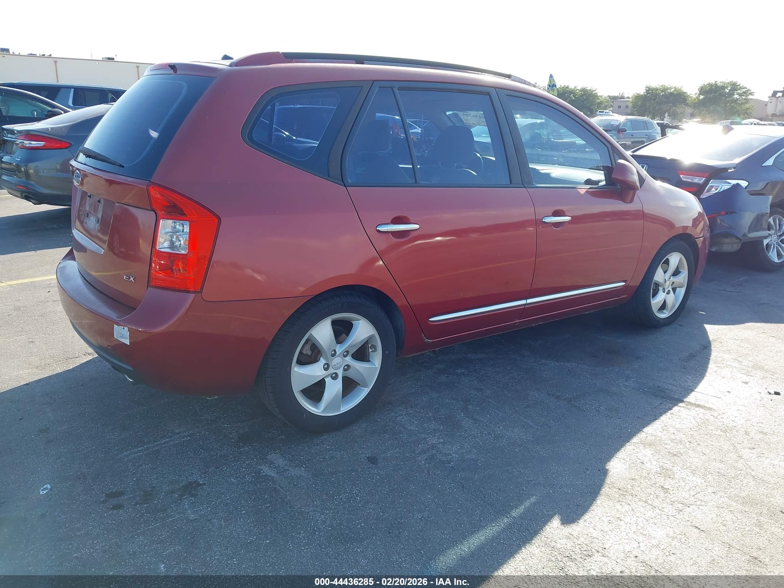 KIA RONDO image 4