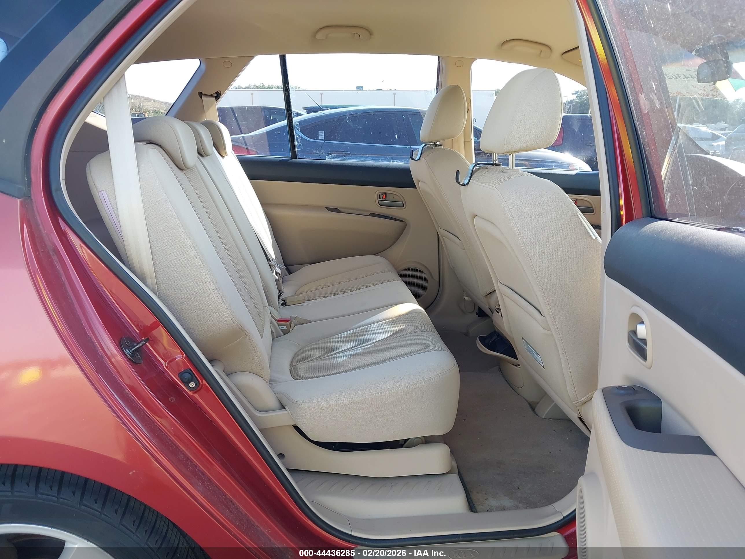 KIA RONDO image 8