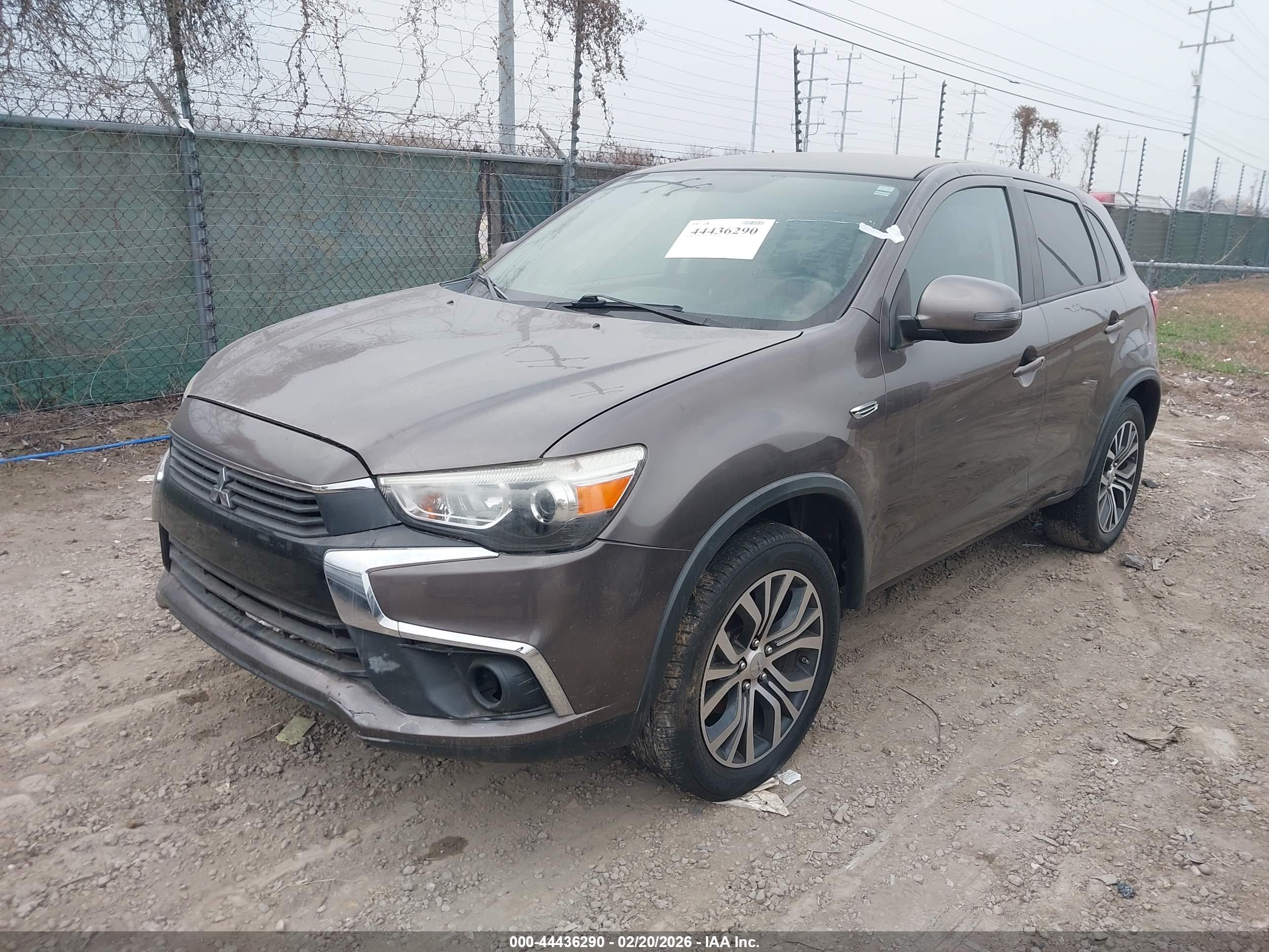 MITSUBISHI OUTLANDER image 2
