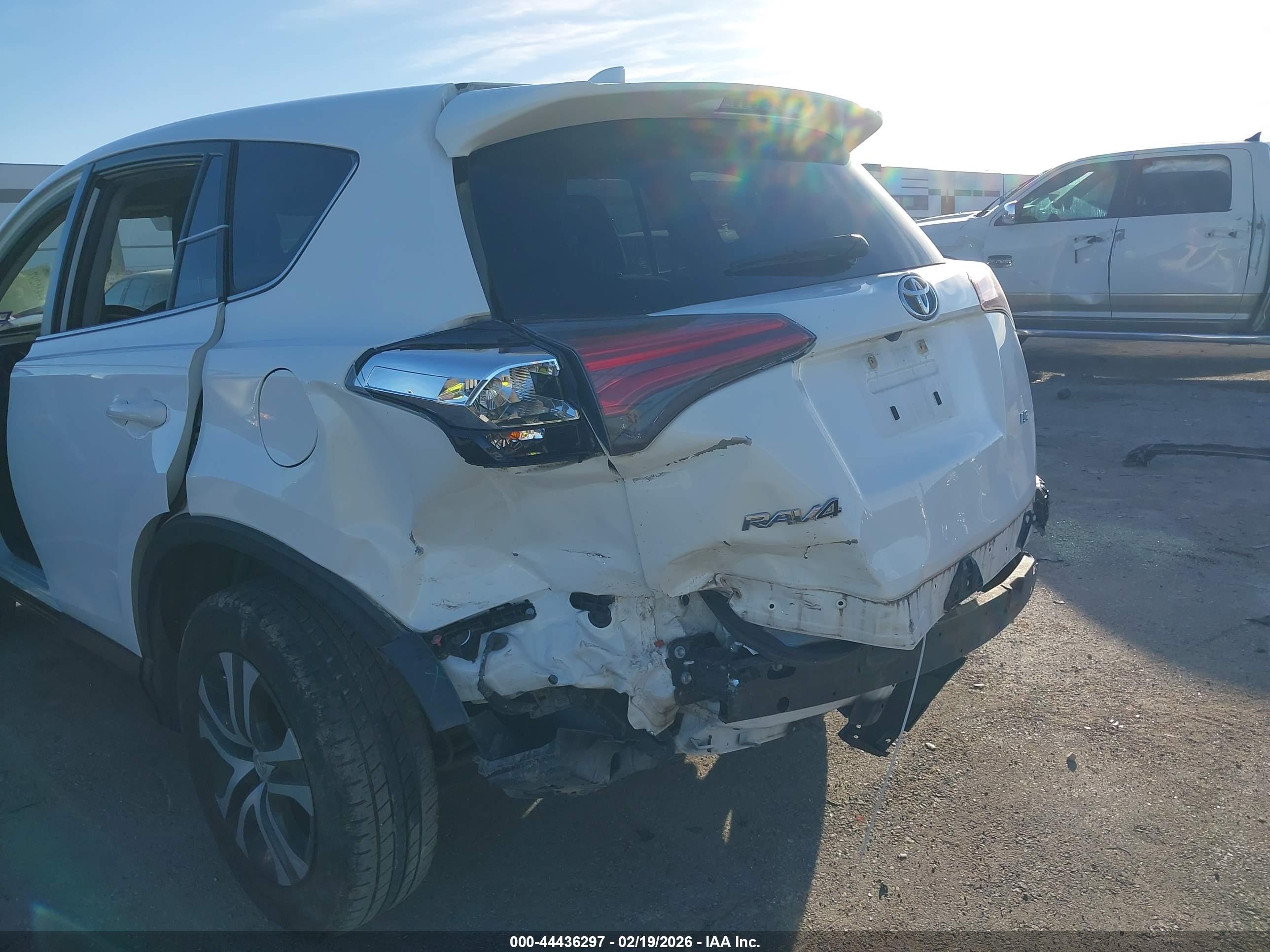 TOYOTA RAV4 image 6