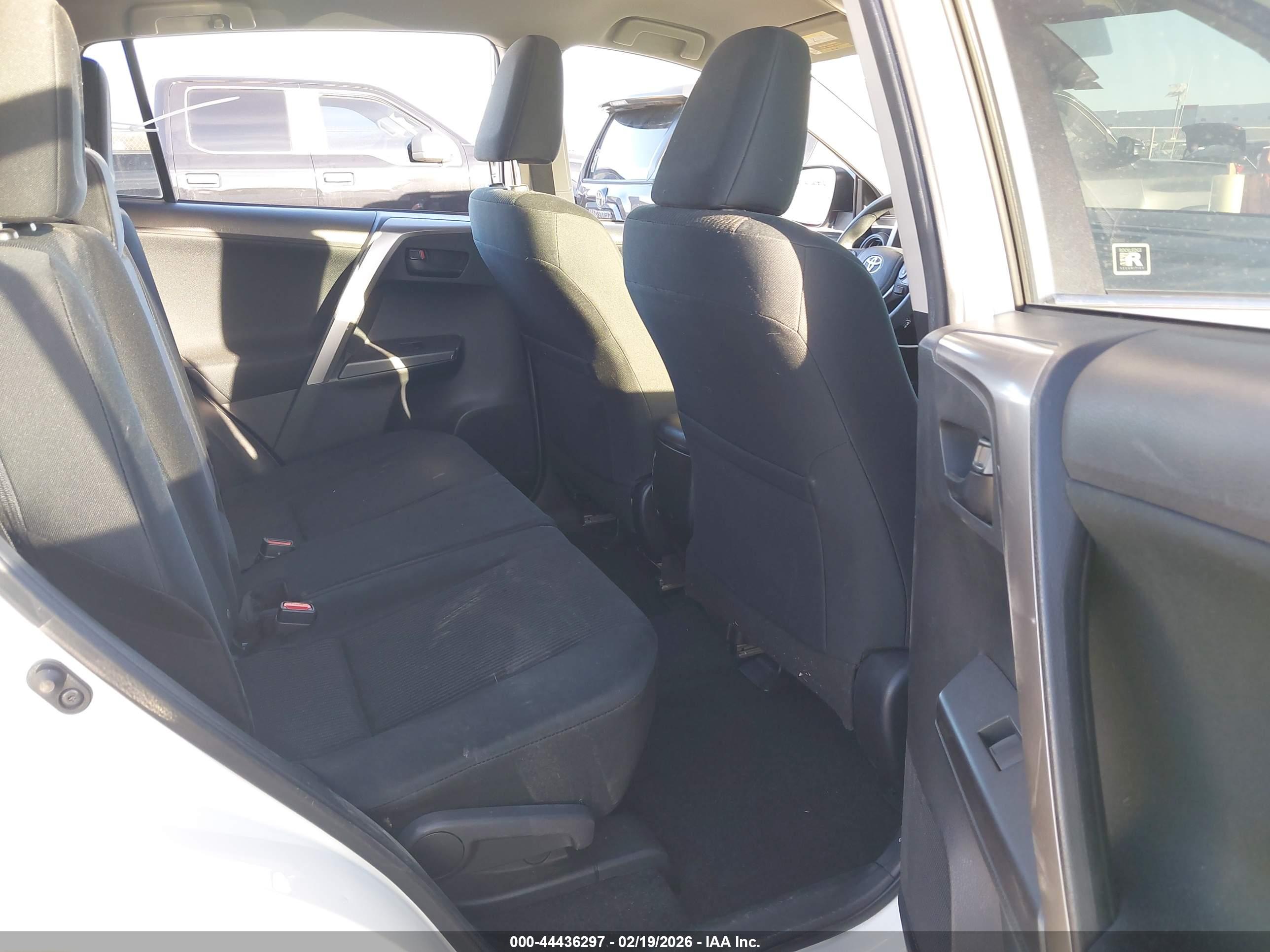 TOYOTA RAV4 image 8