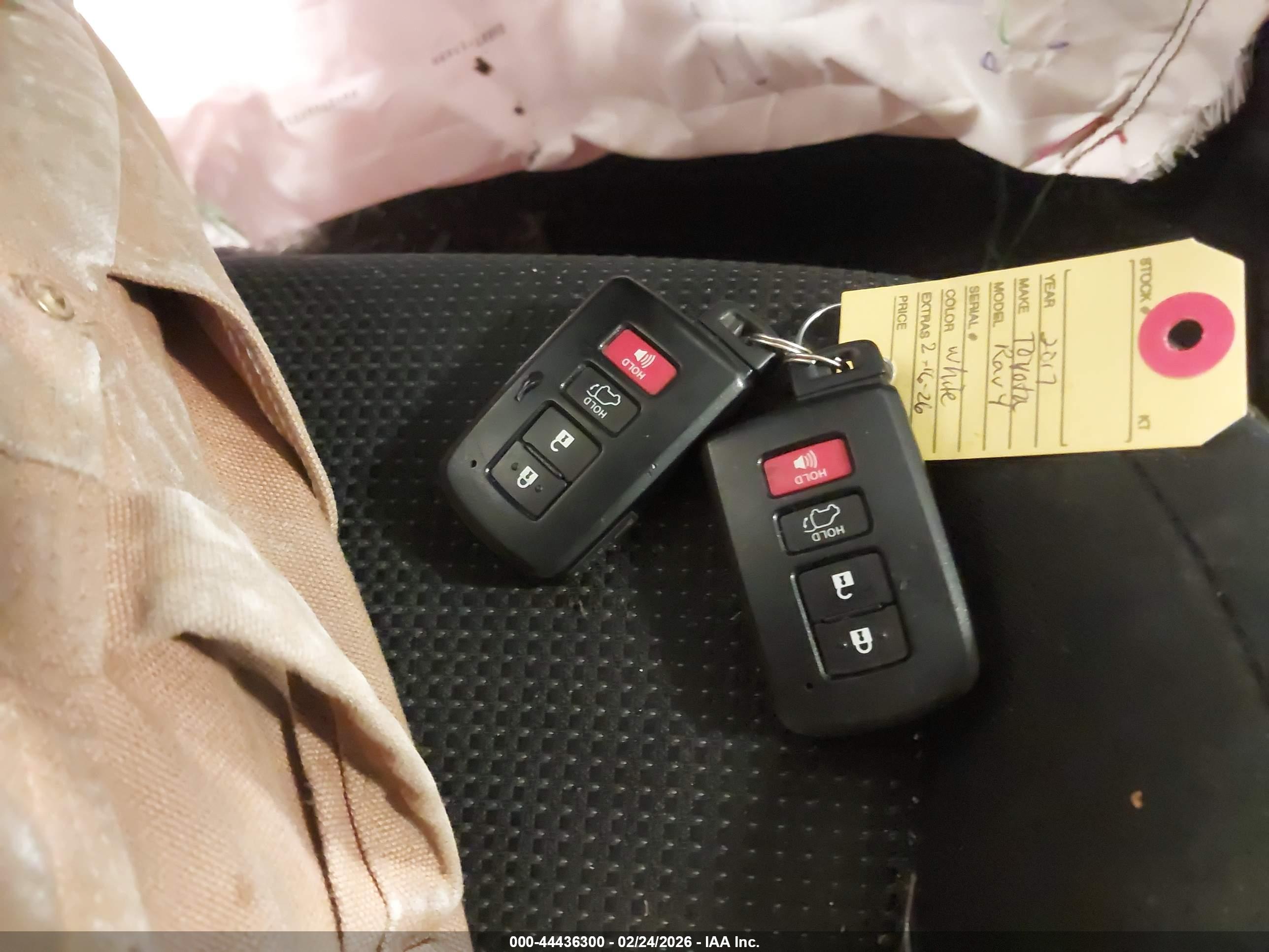 TOYOTA RAV4 image 11