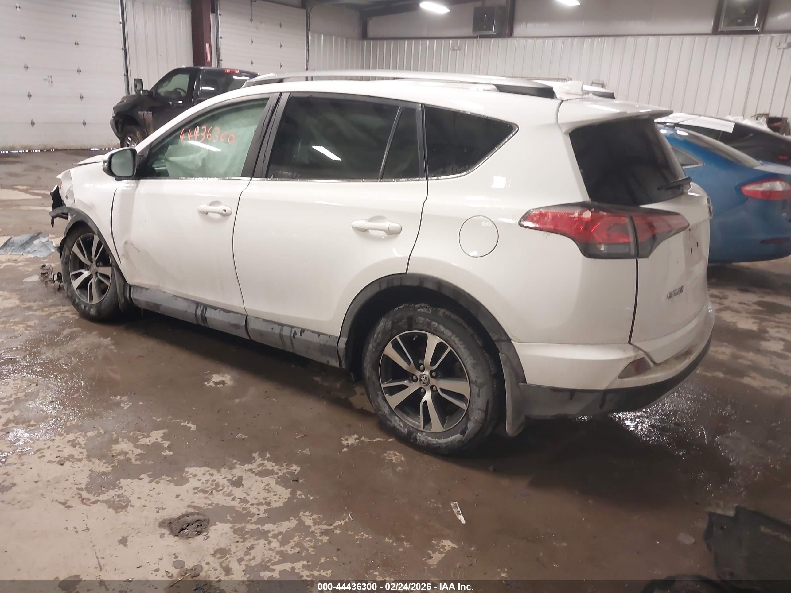 TOYOTA RAV4 image 3