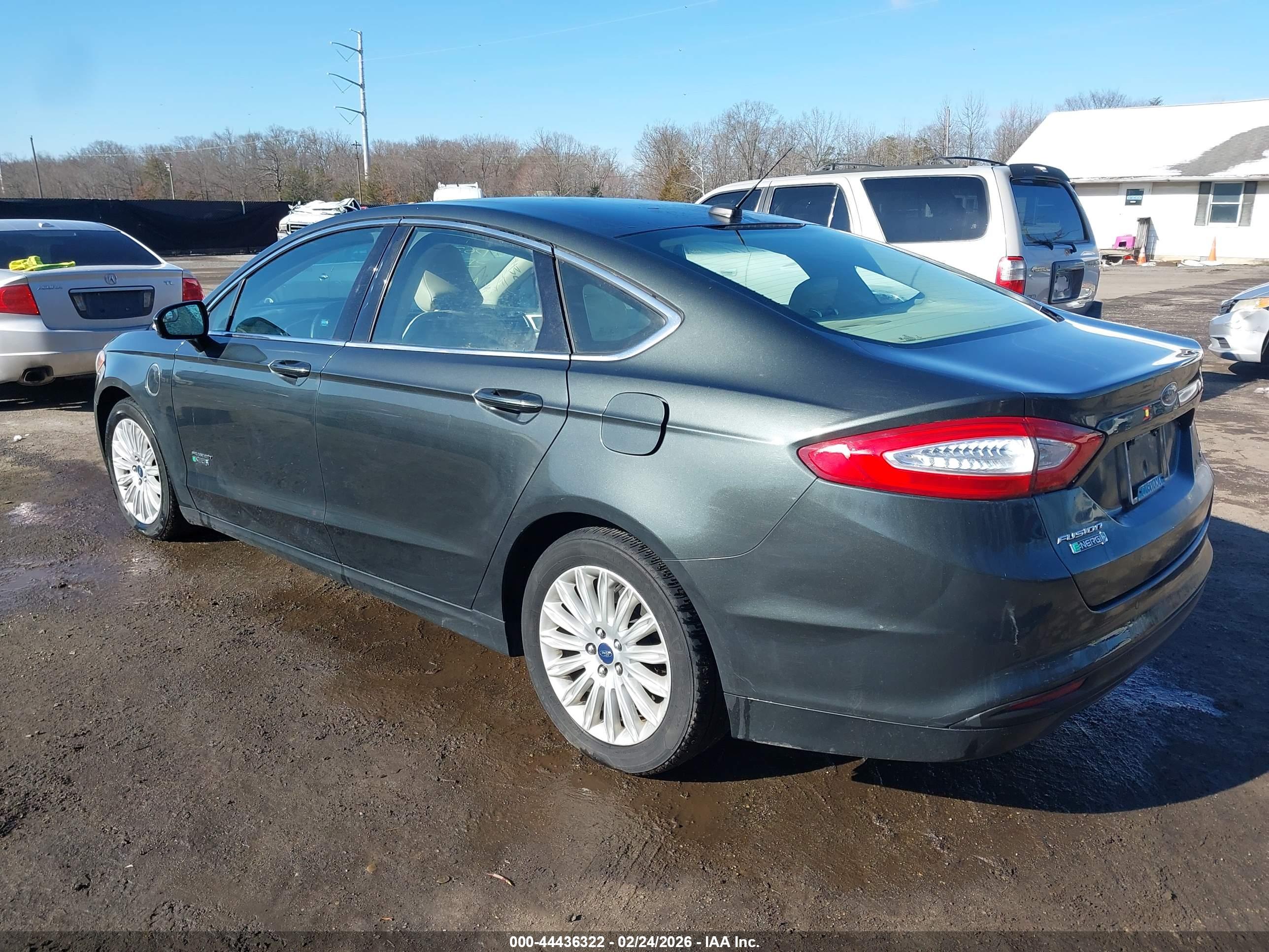 FORD FUSION image 3