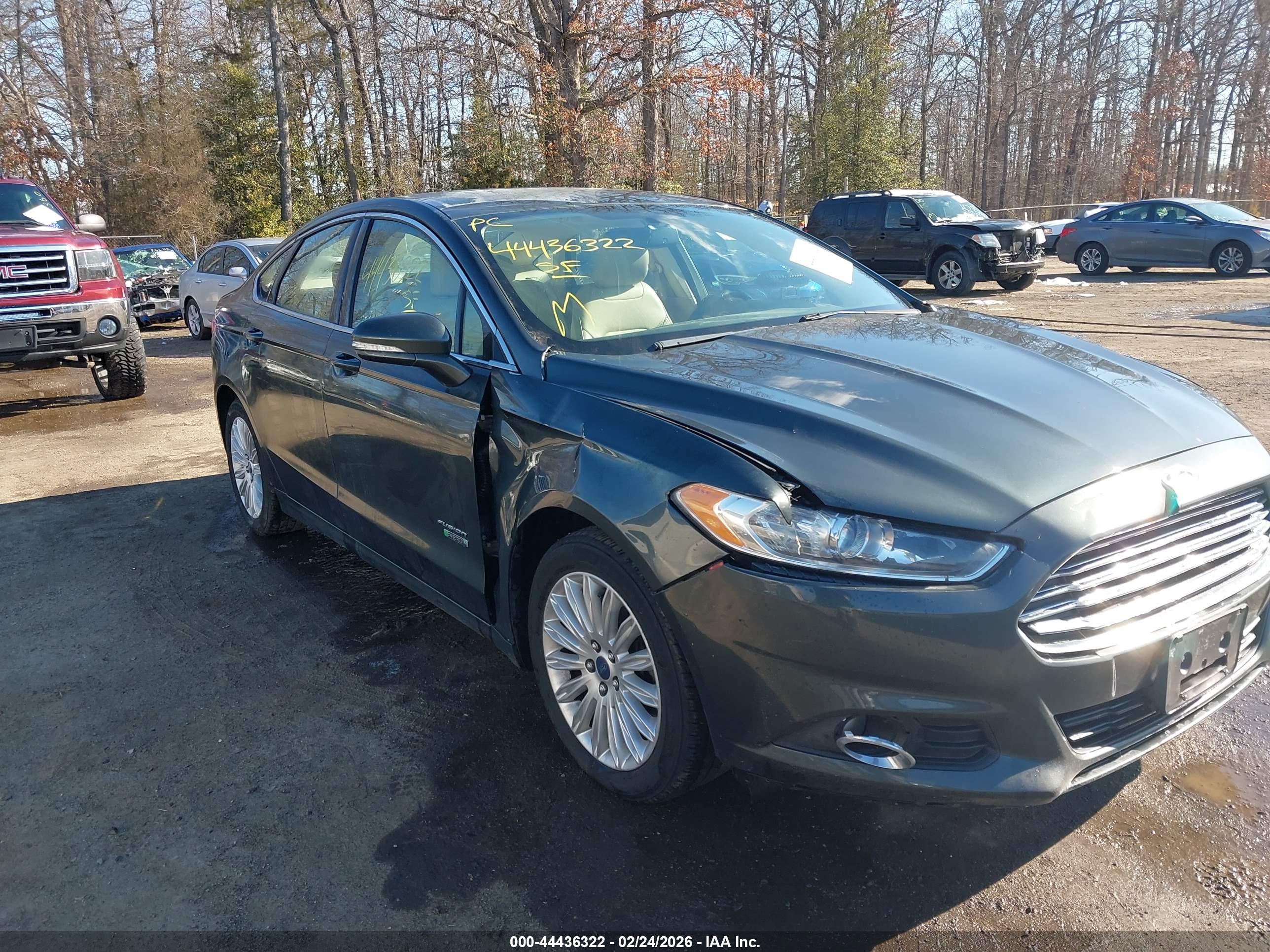 FORD FUSION image 6