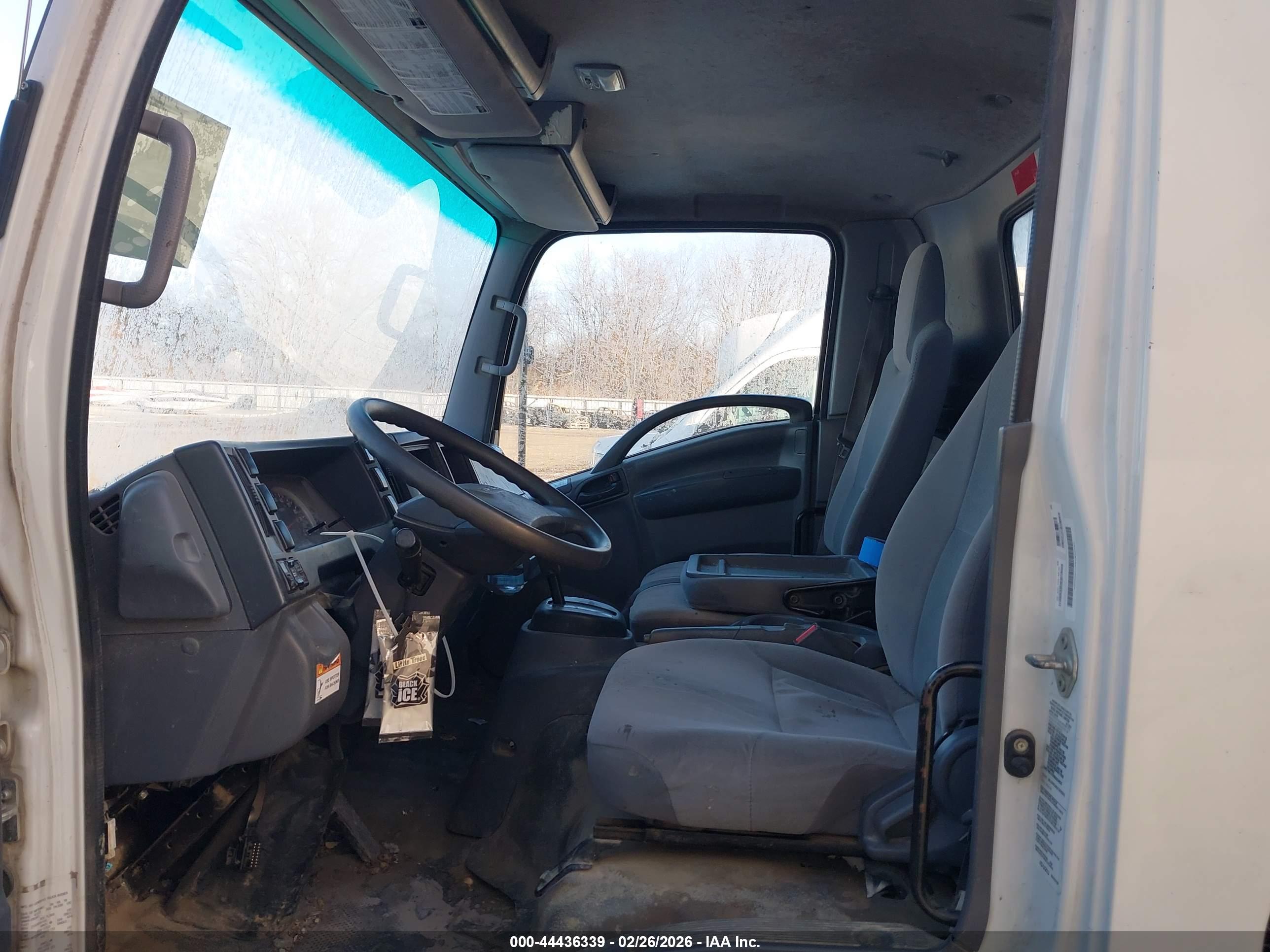 ISUZU NPR image 8