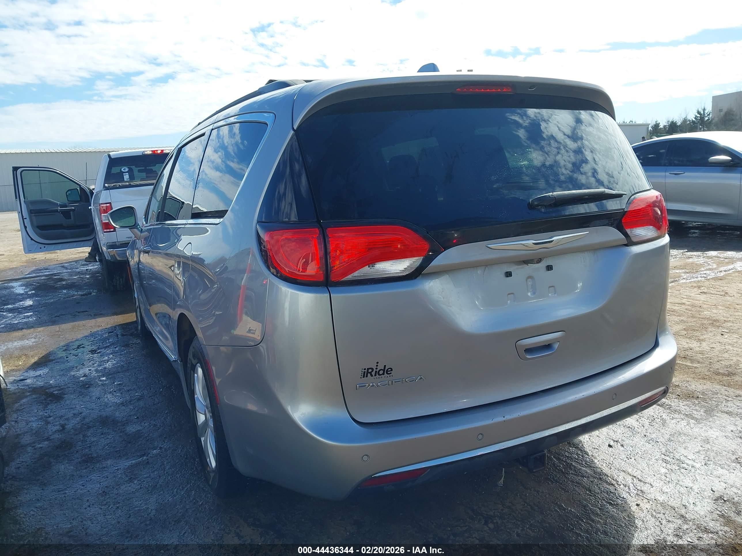 CHRYSLER PACIFICA image 3