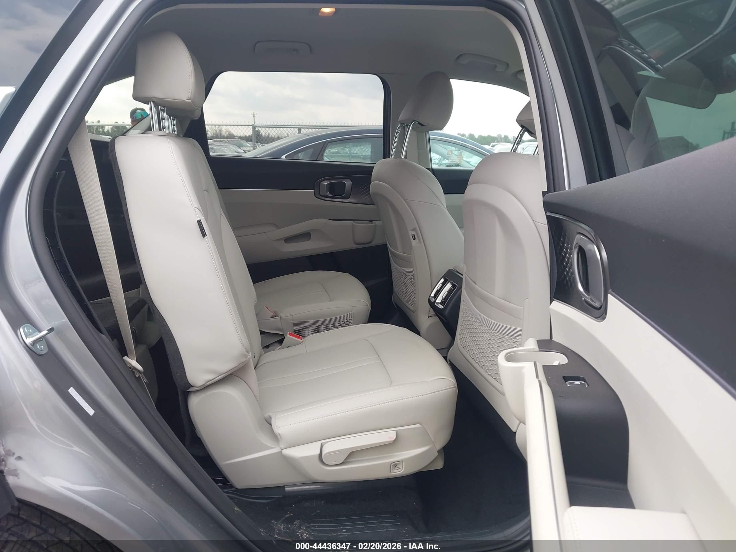 KIA SORENTO image 8