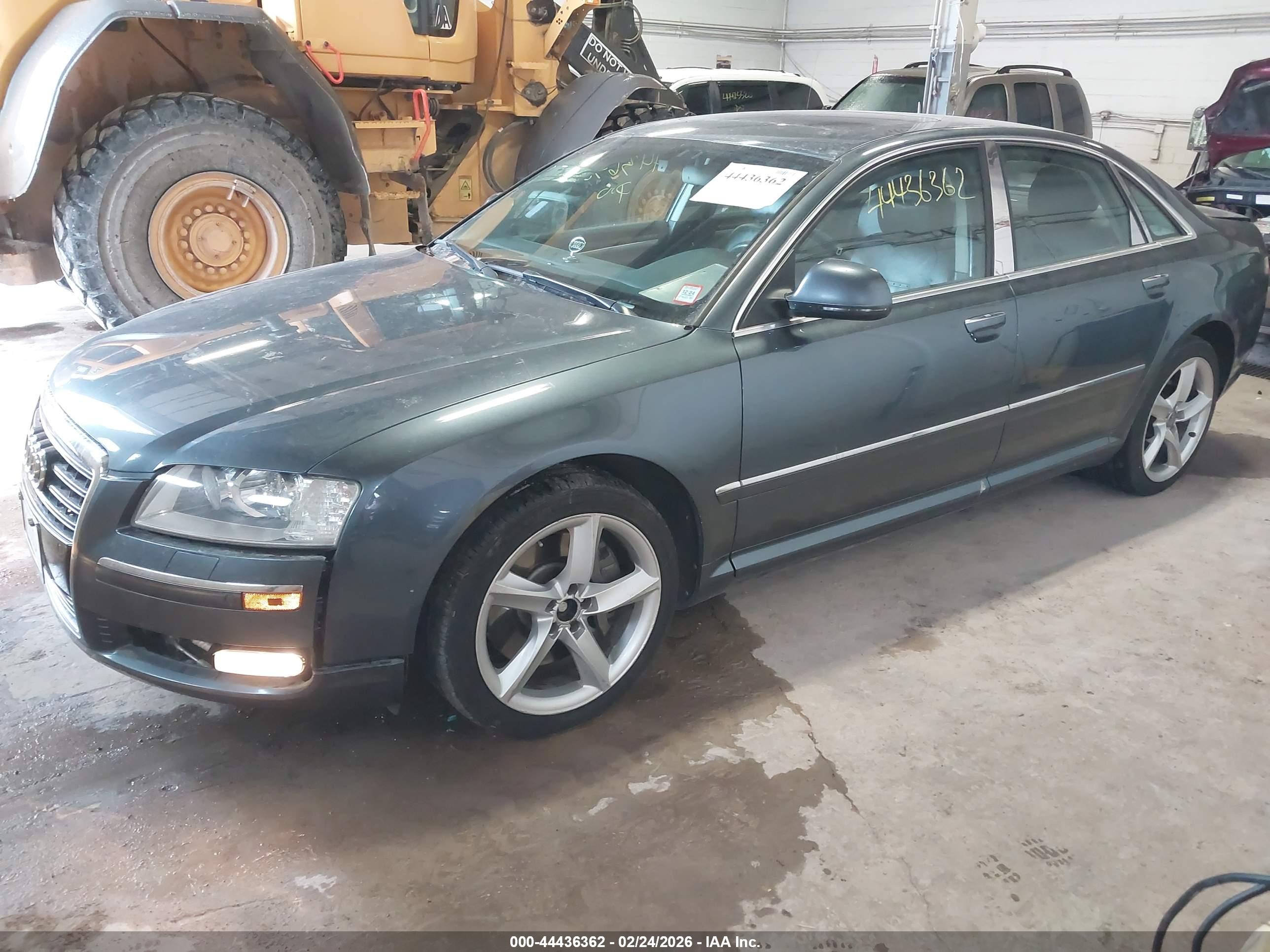 AUDI A8 image 2