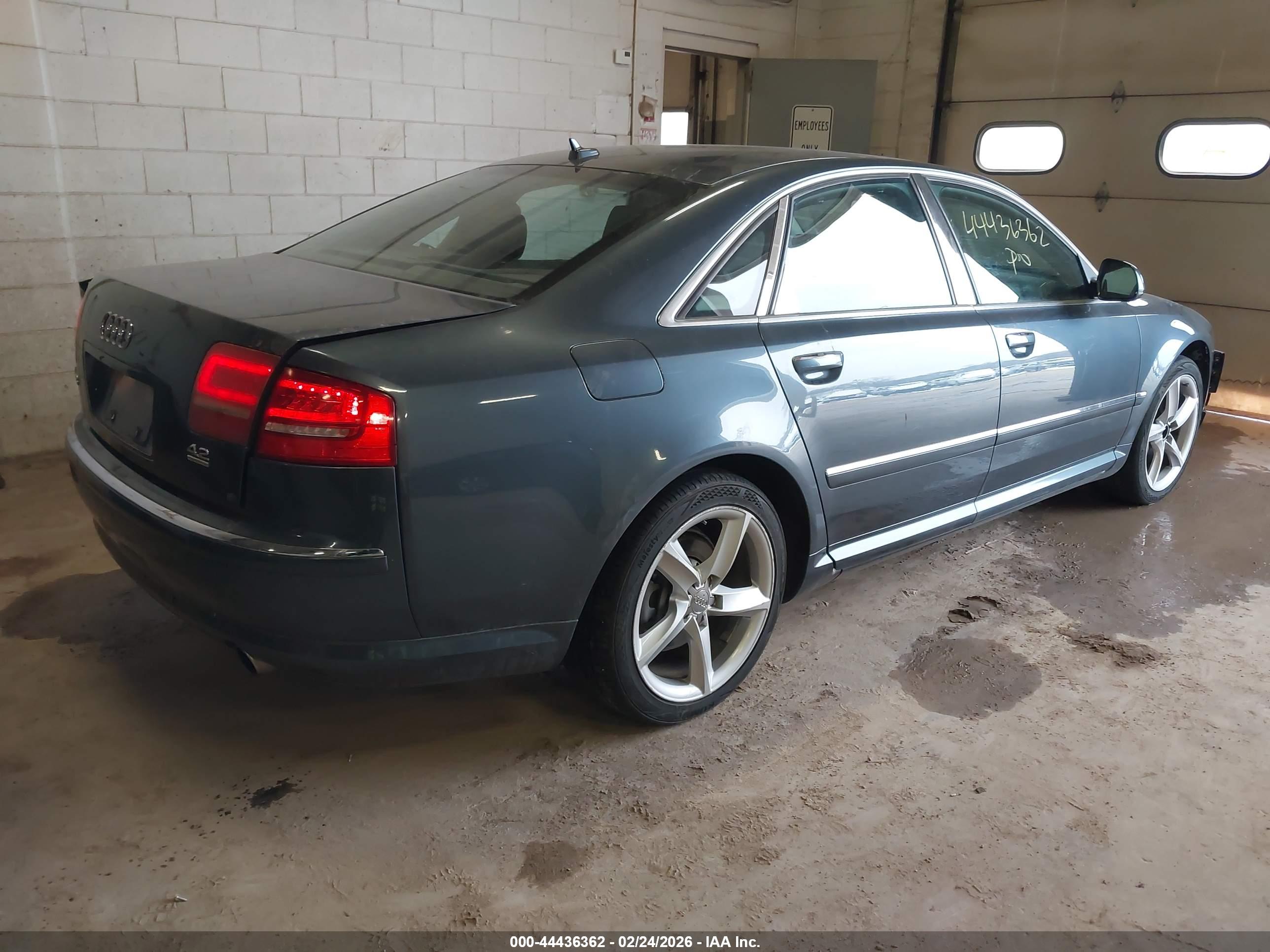 AUDI A8 image 4