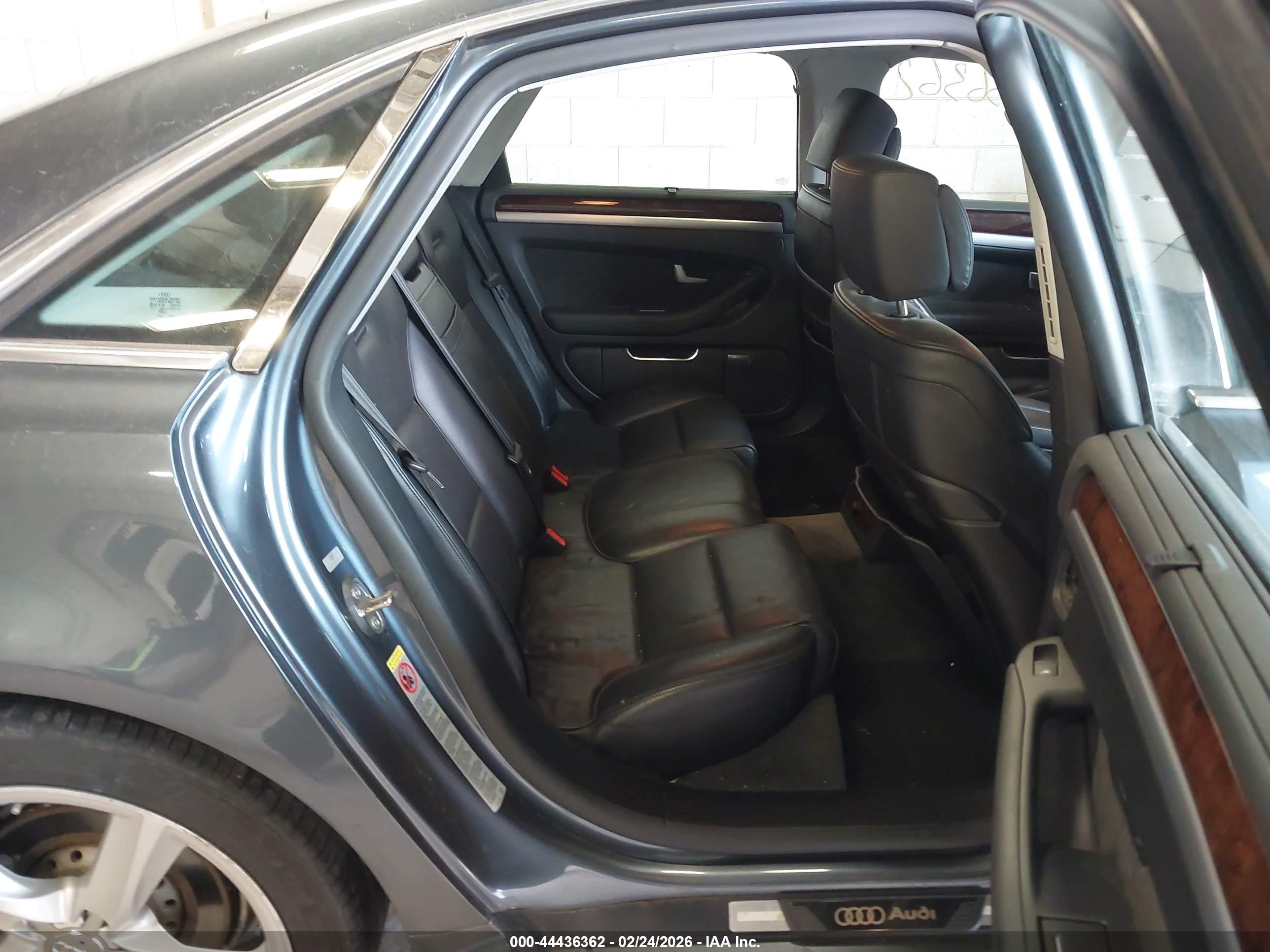 AUDI A8 image 8