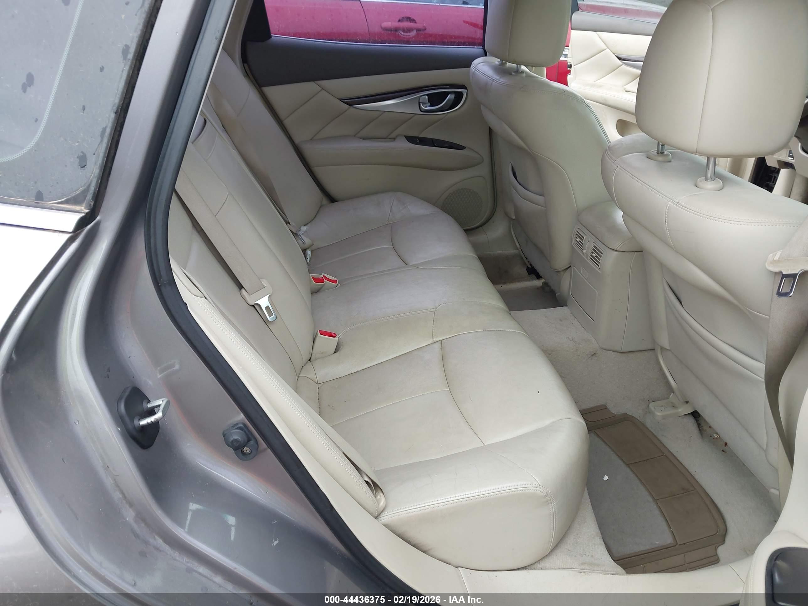 INFINITI M37 image 8