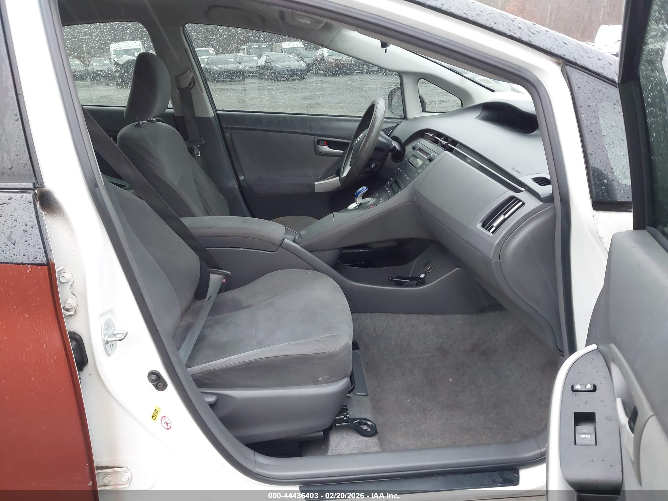 TOYOTA PRIUS image 5