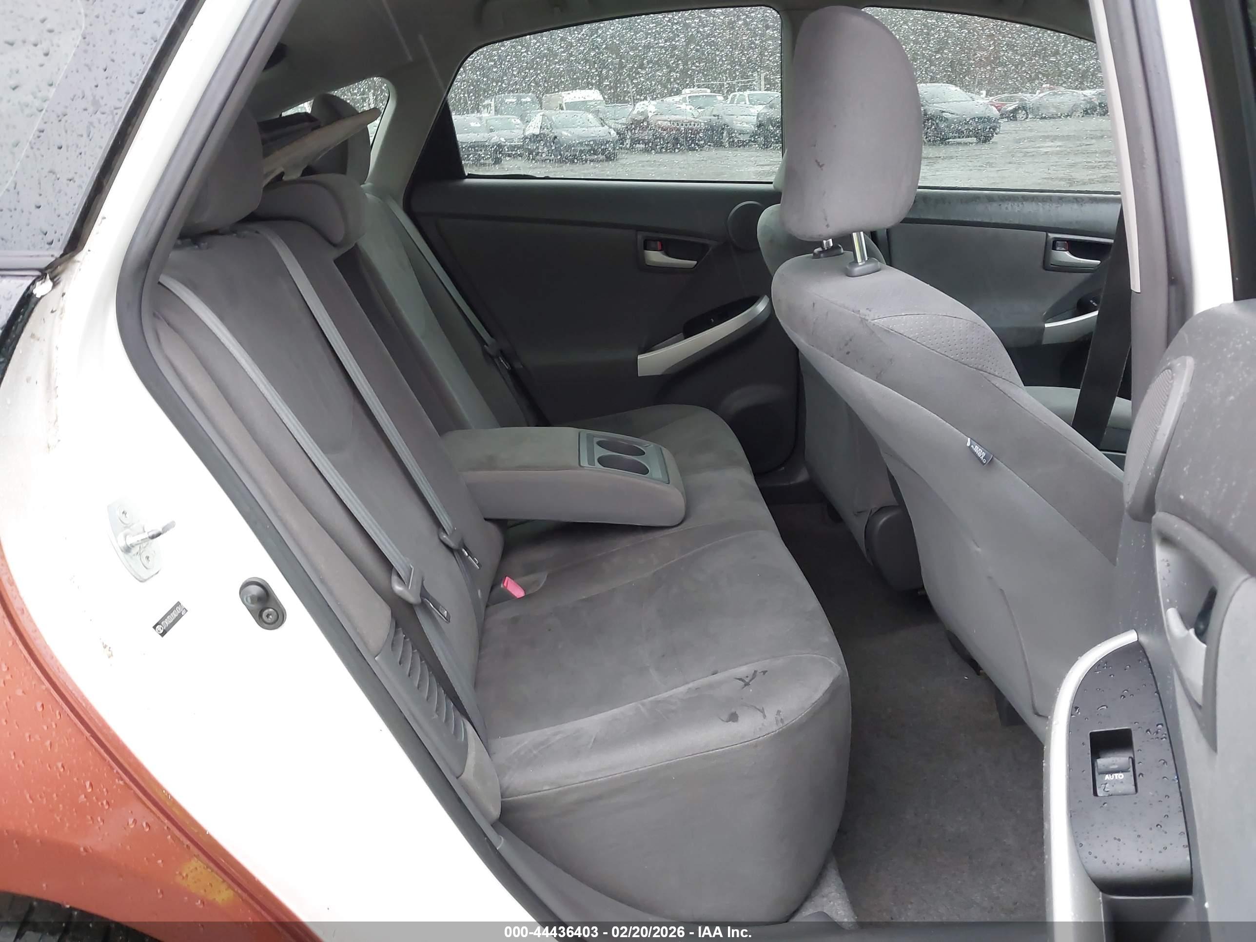 TOYOTA PRIUS image 8