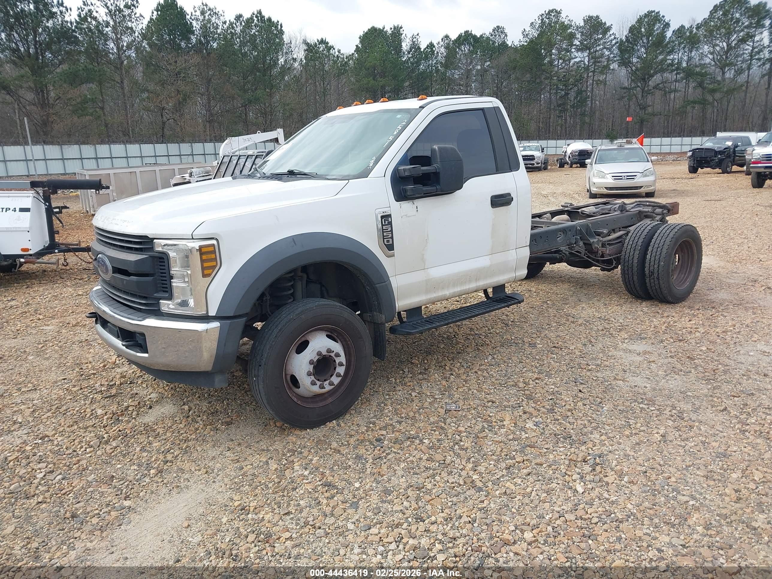 FORD F-550 image 2