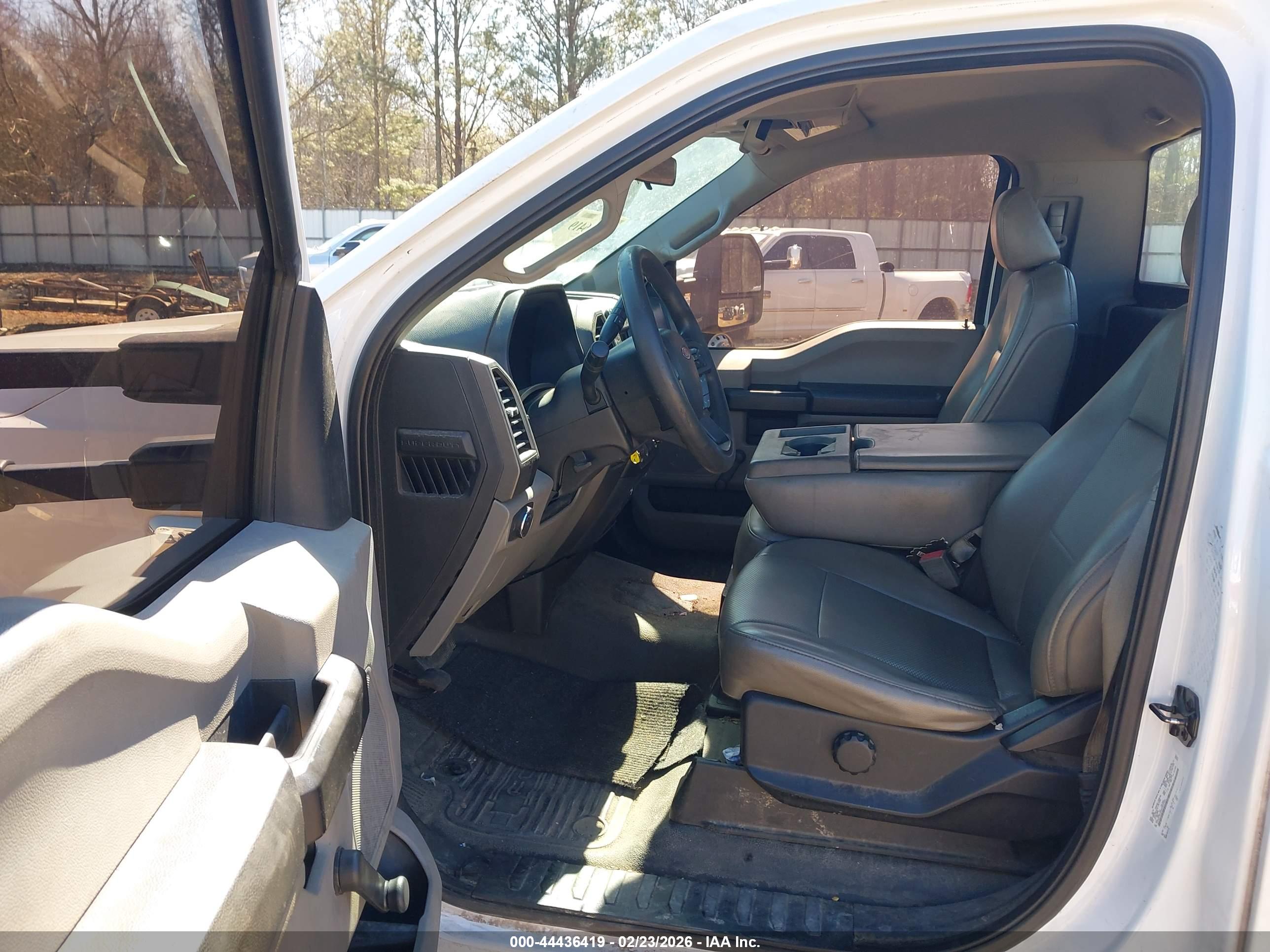FORD F-550 image 7