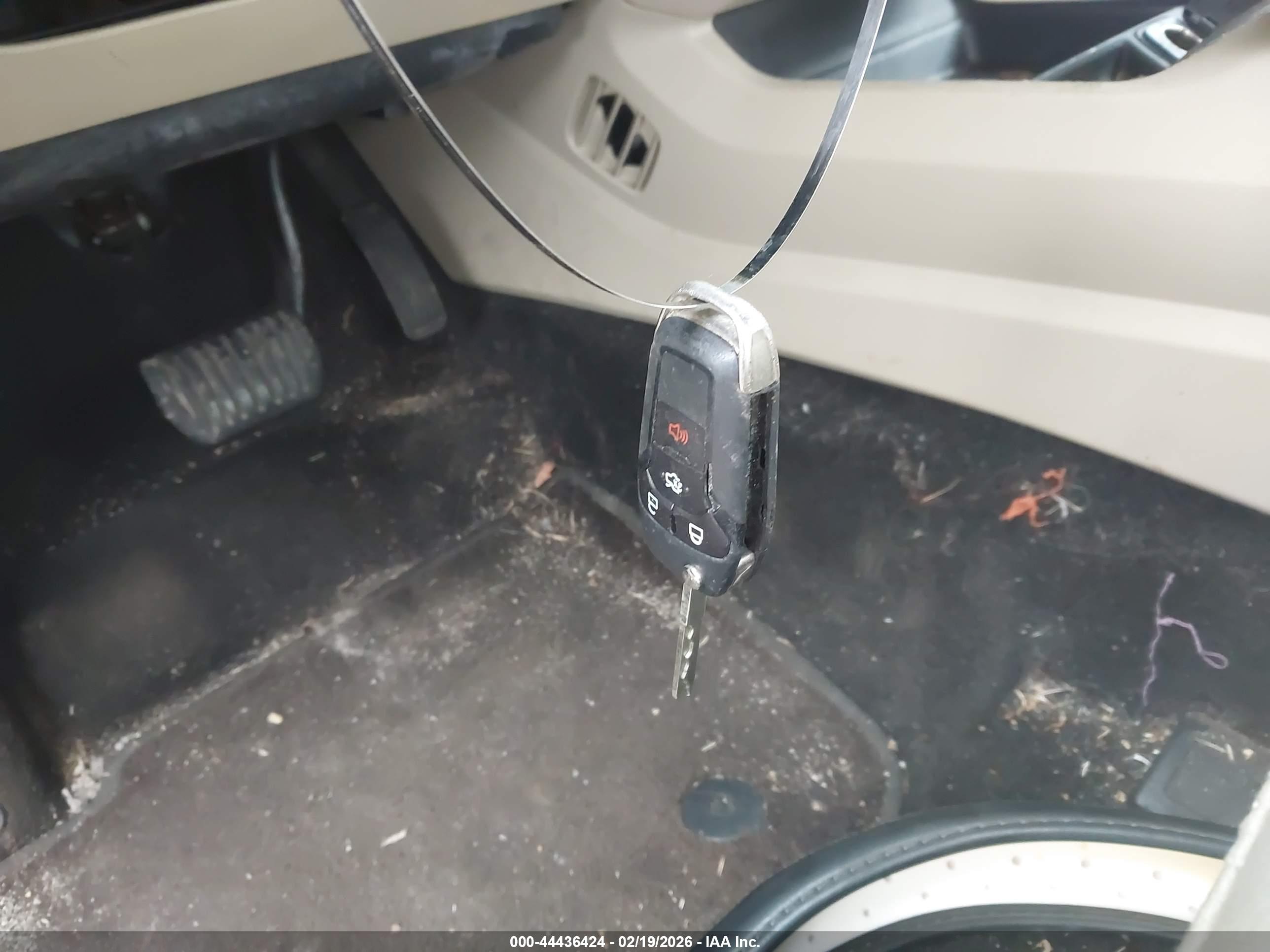 FORD FUSION image 11