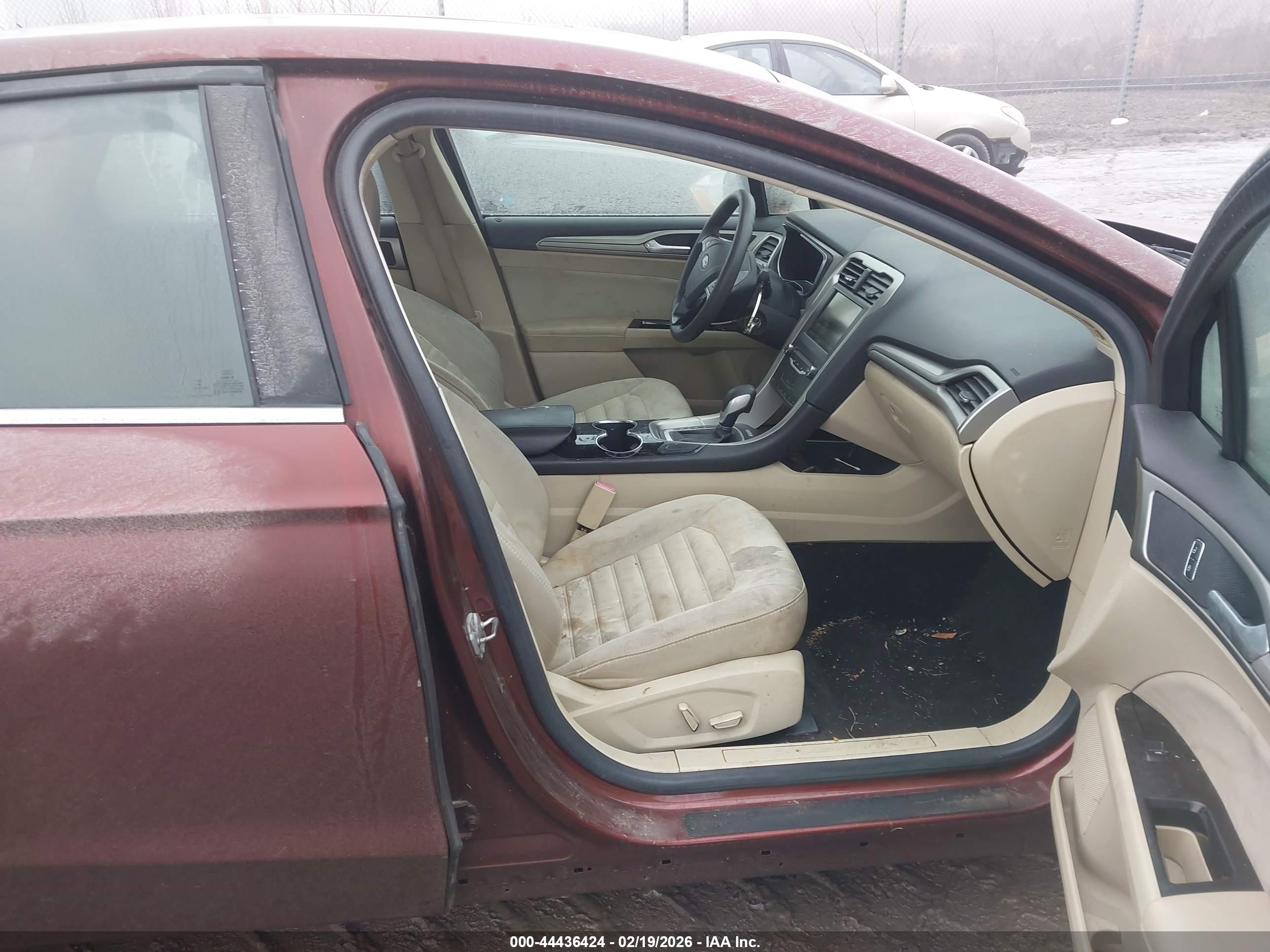 FORD FUSION image 5