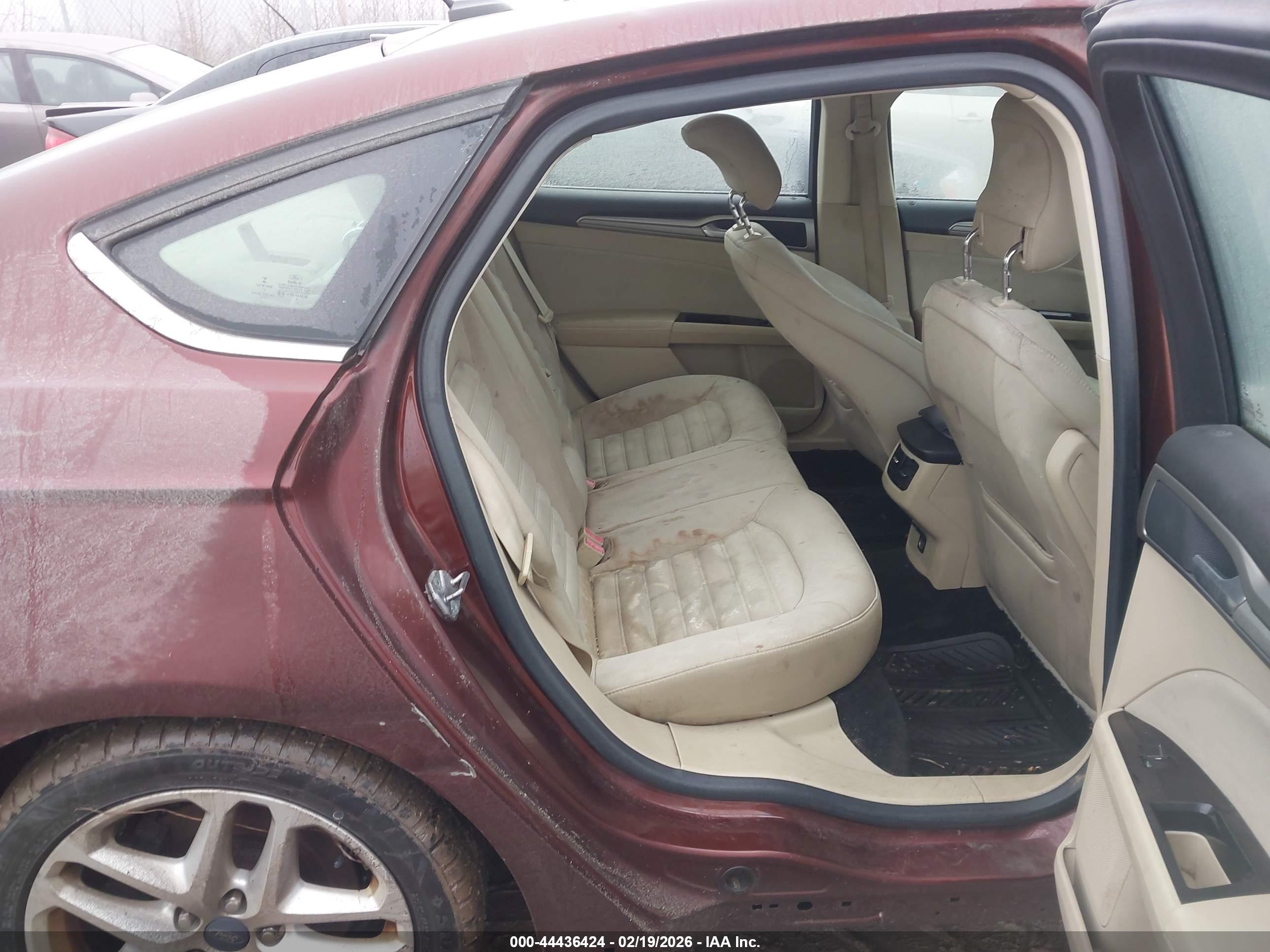 FORD FUSION image 8