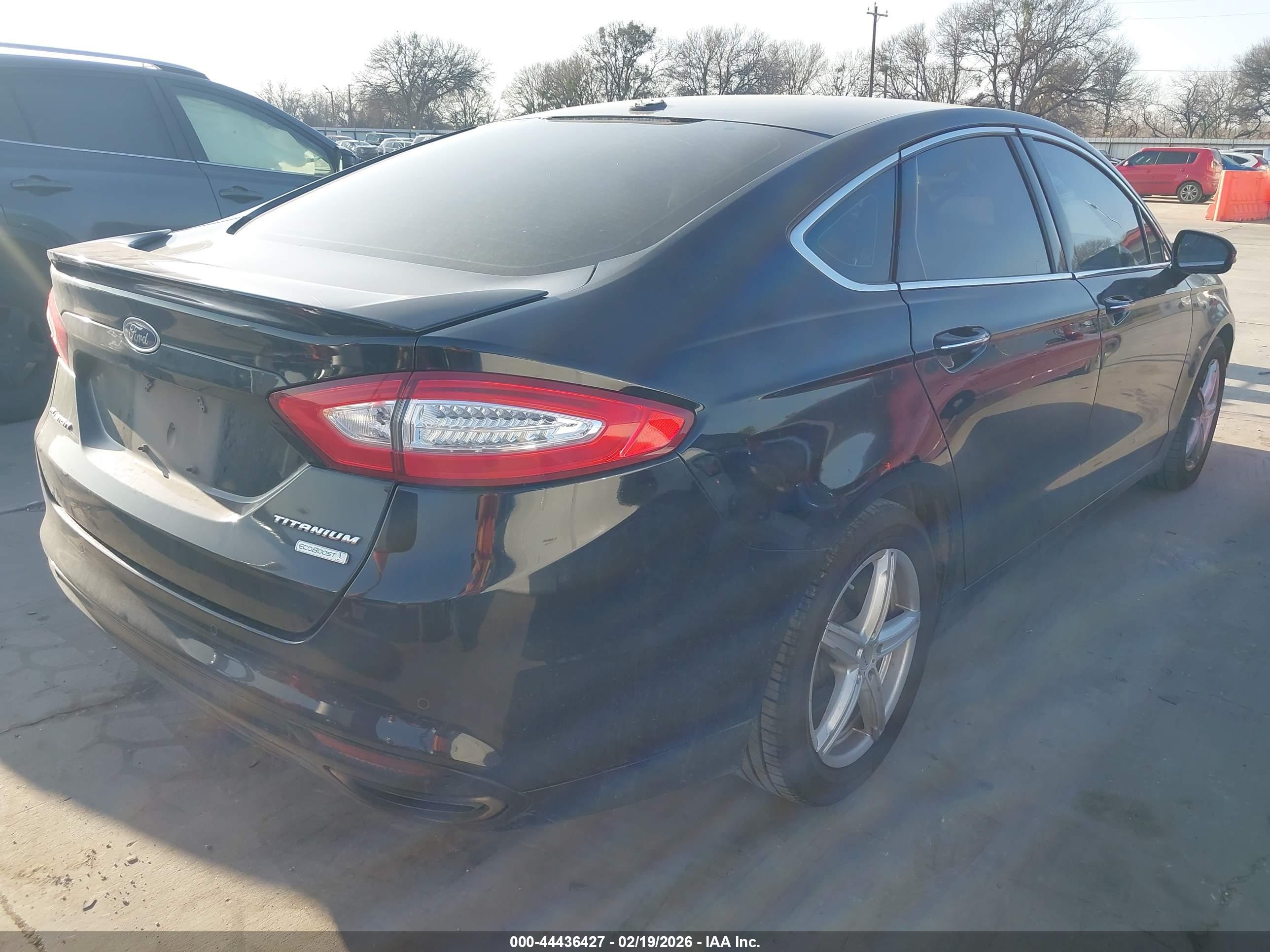 FORD FUSION image 4