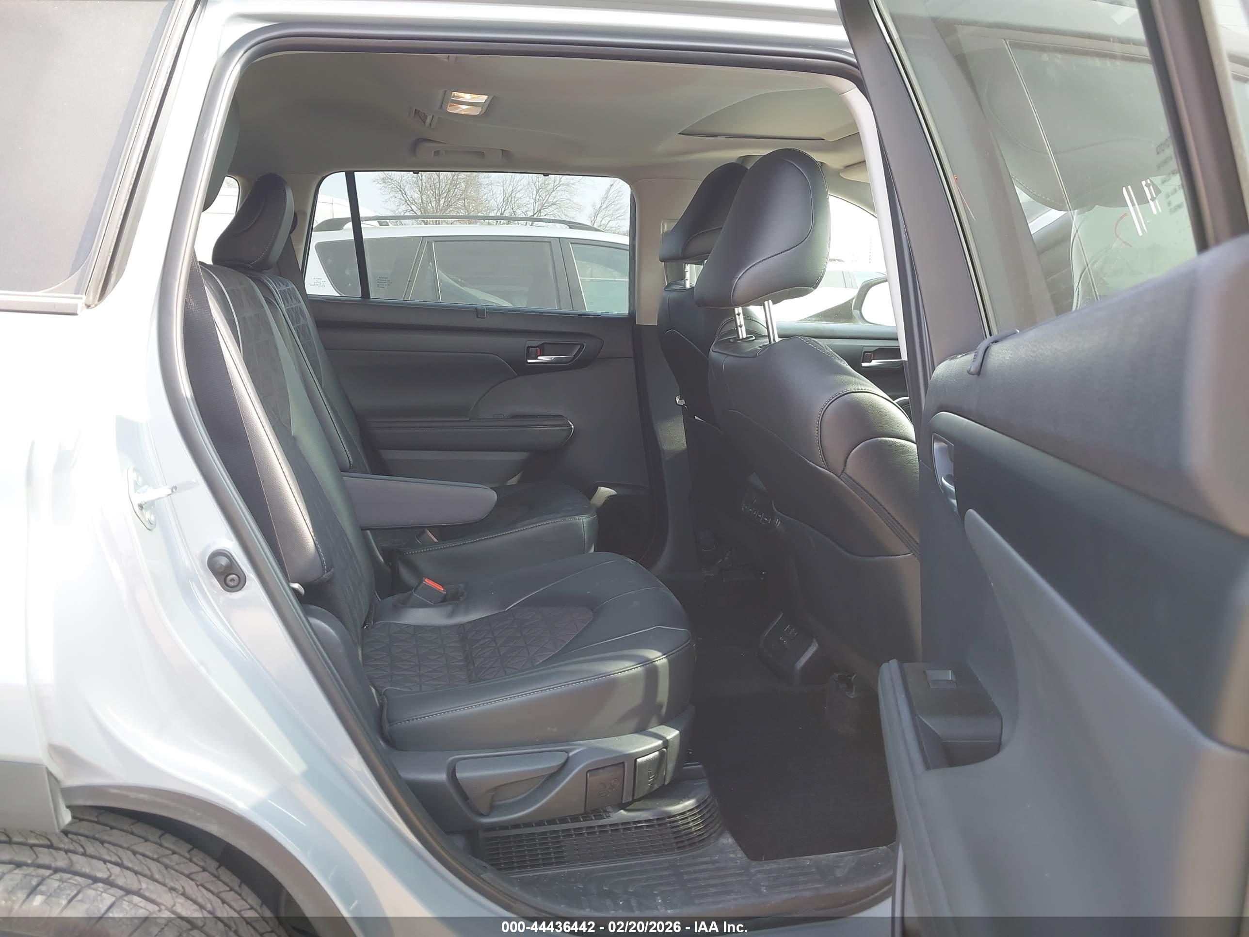 TOYOTA HIGHLANDER image 8