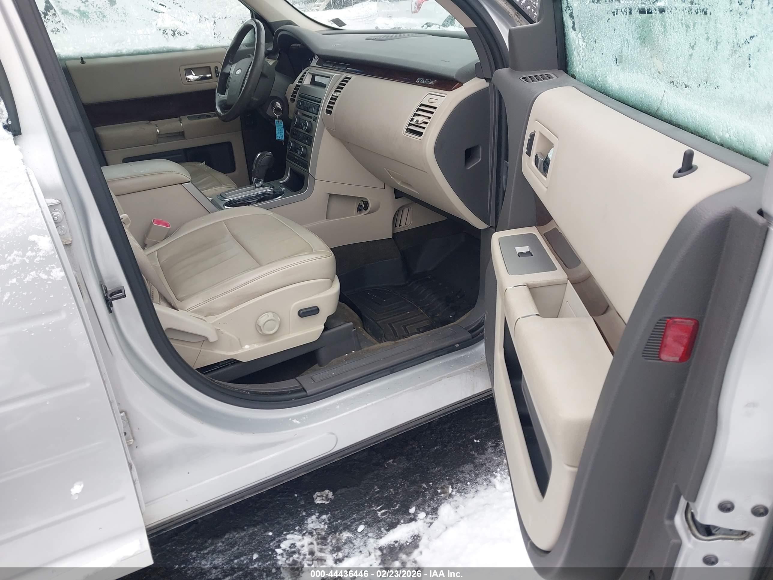 FORD FLEX image 5