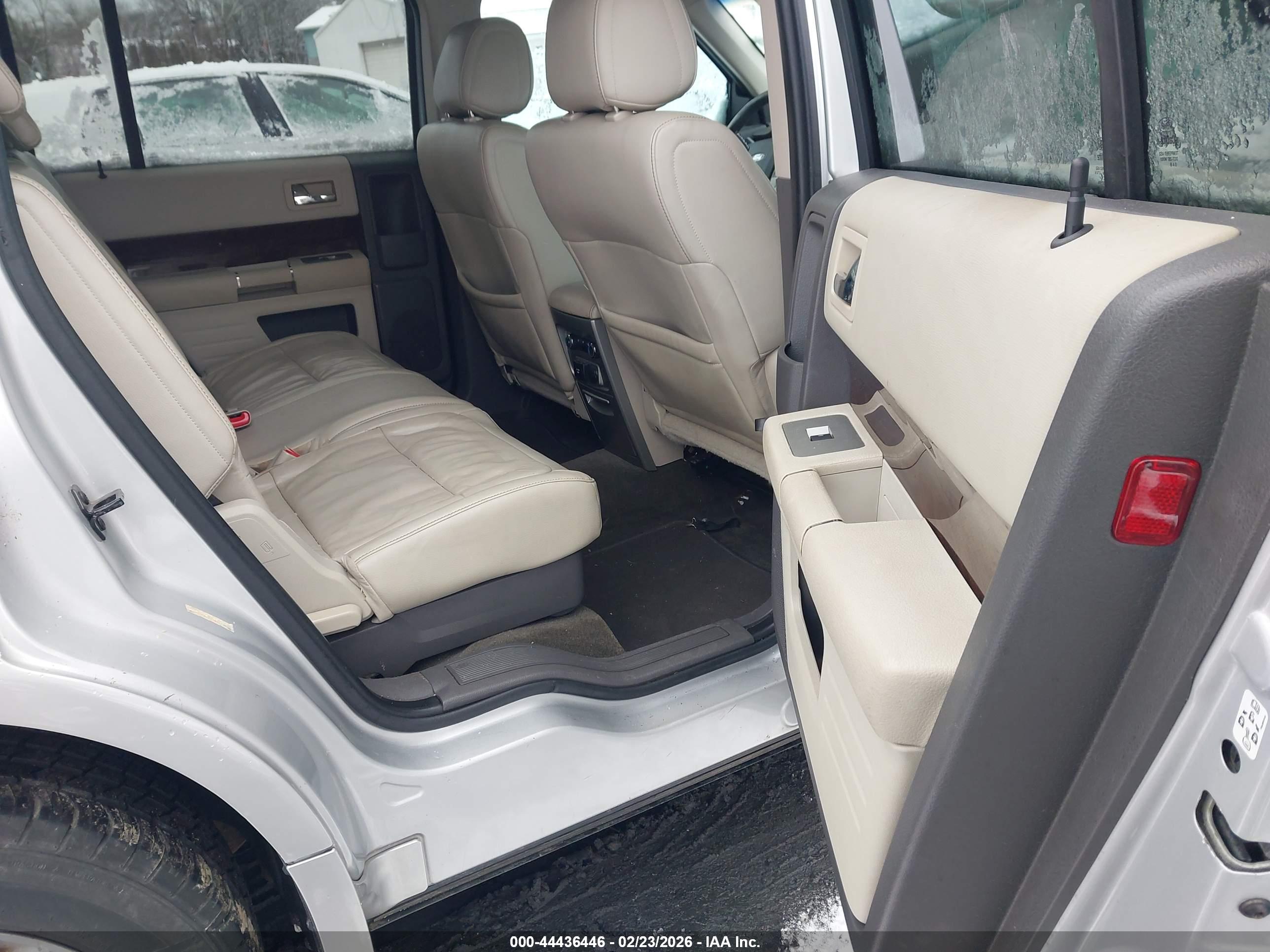 FORD FLEX image 8