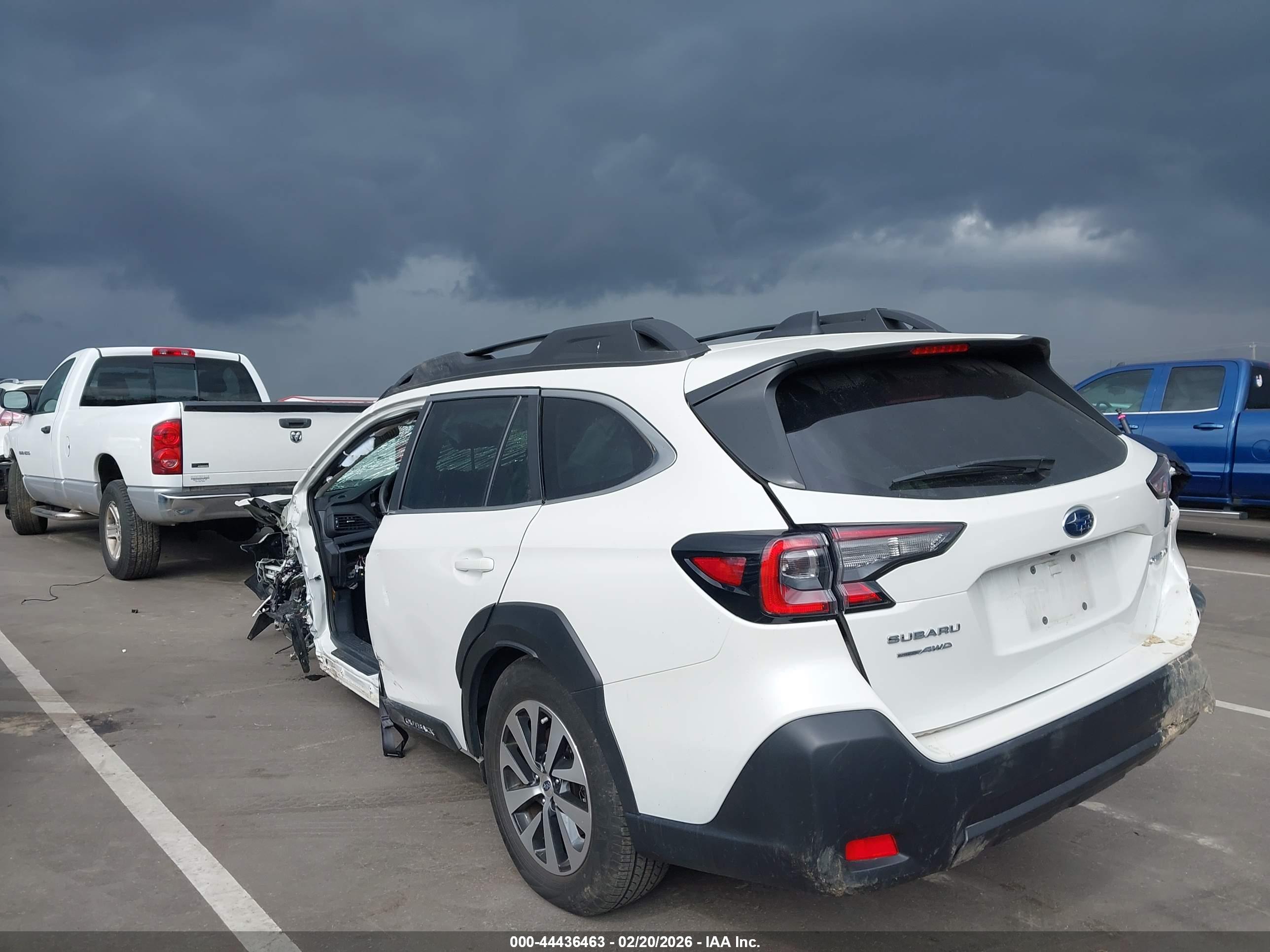 SUBARU OUTBACK image 3