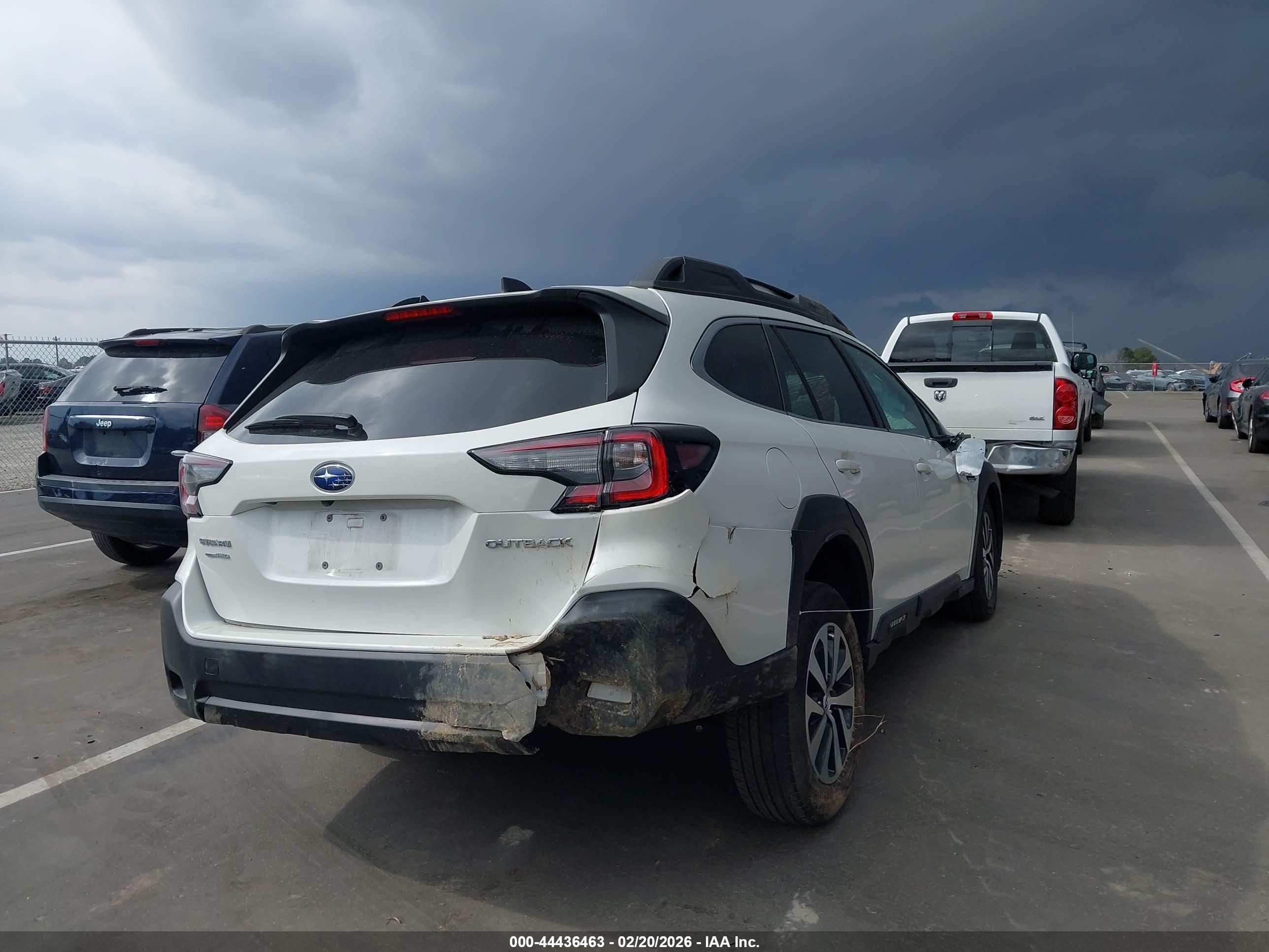 SUBARU OUTBACK image 4