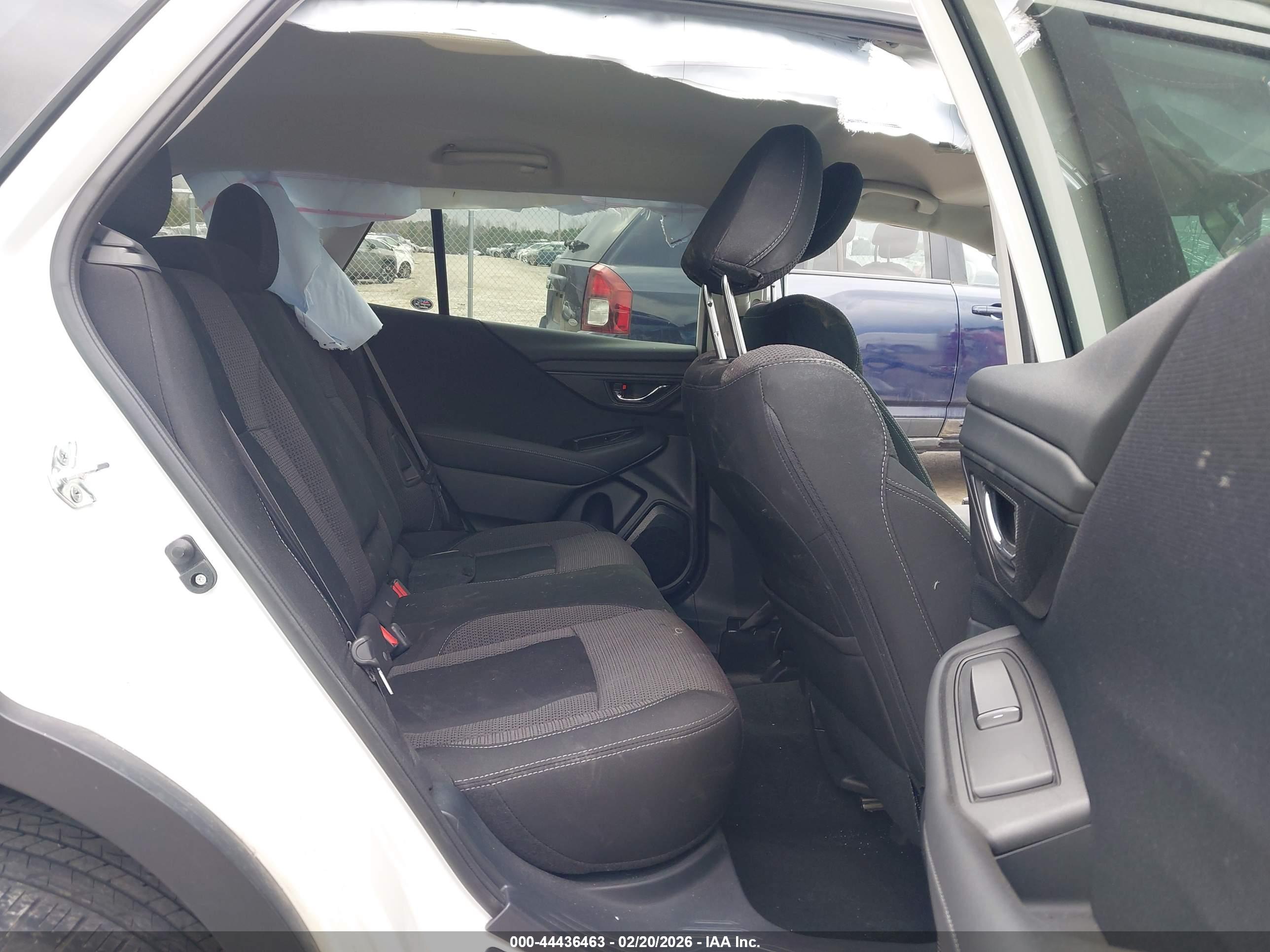 SUBARU OUTBACK image 8