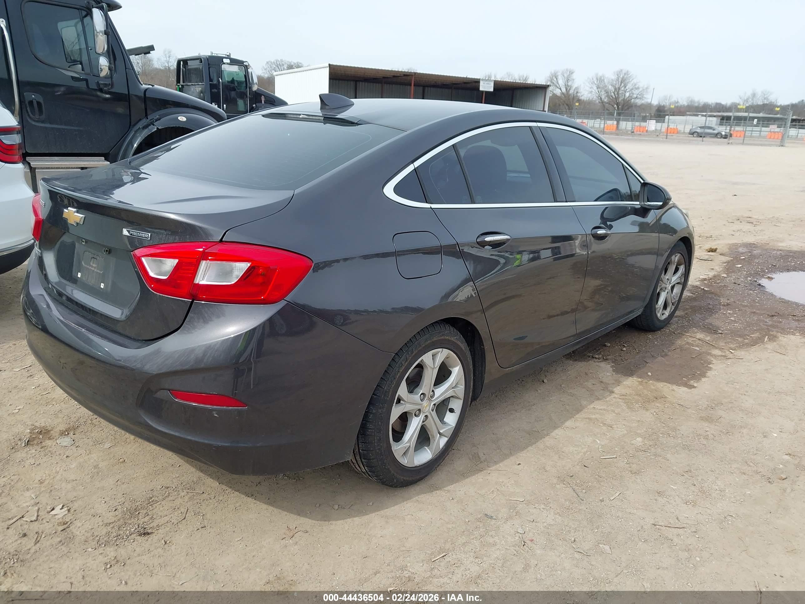 CHEVROLET CRUZE image 4