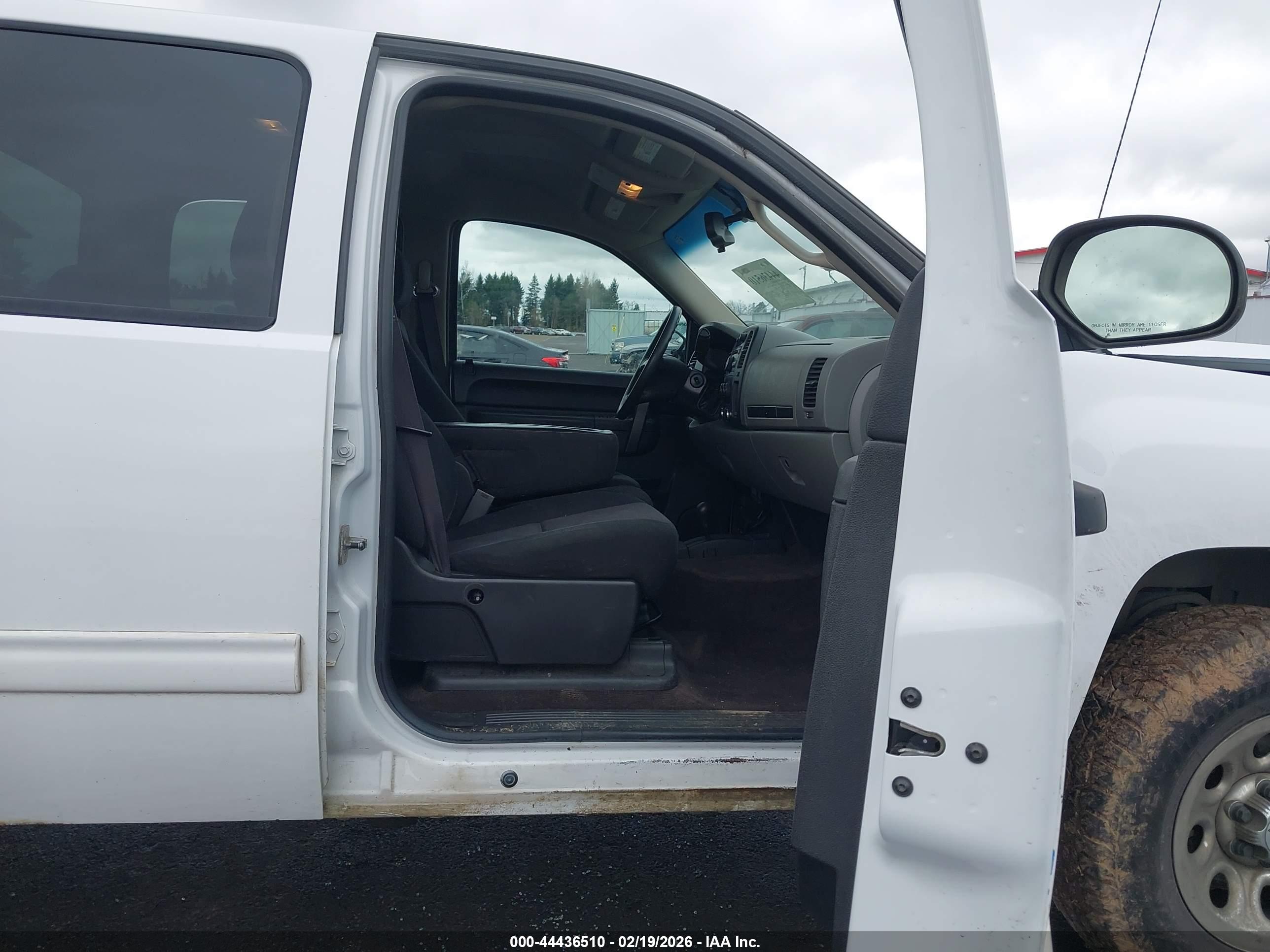 CHEVROLET SILVERADO image 5