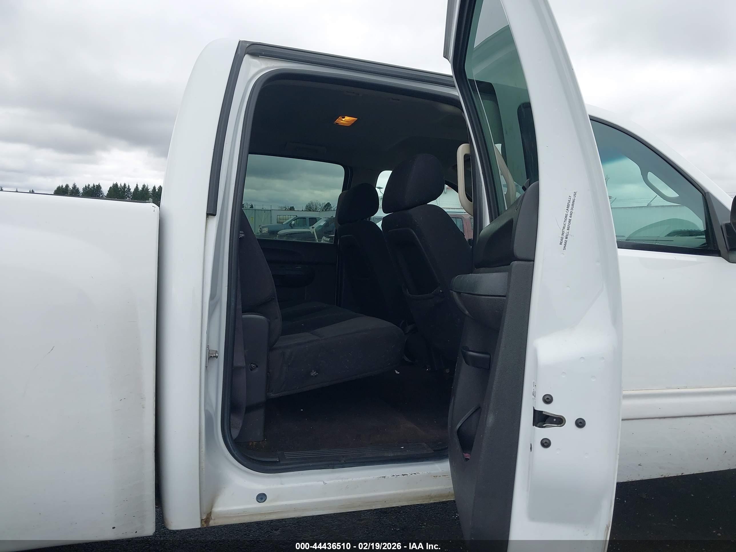 CHEVROLET SILVERADO image 8