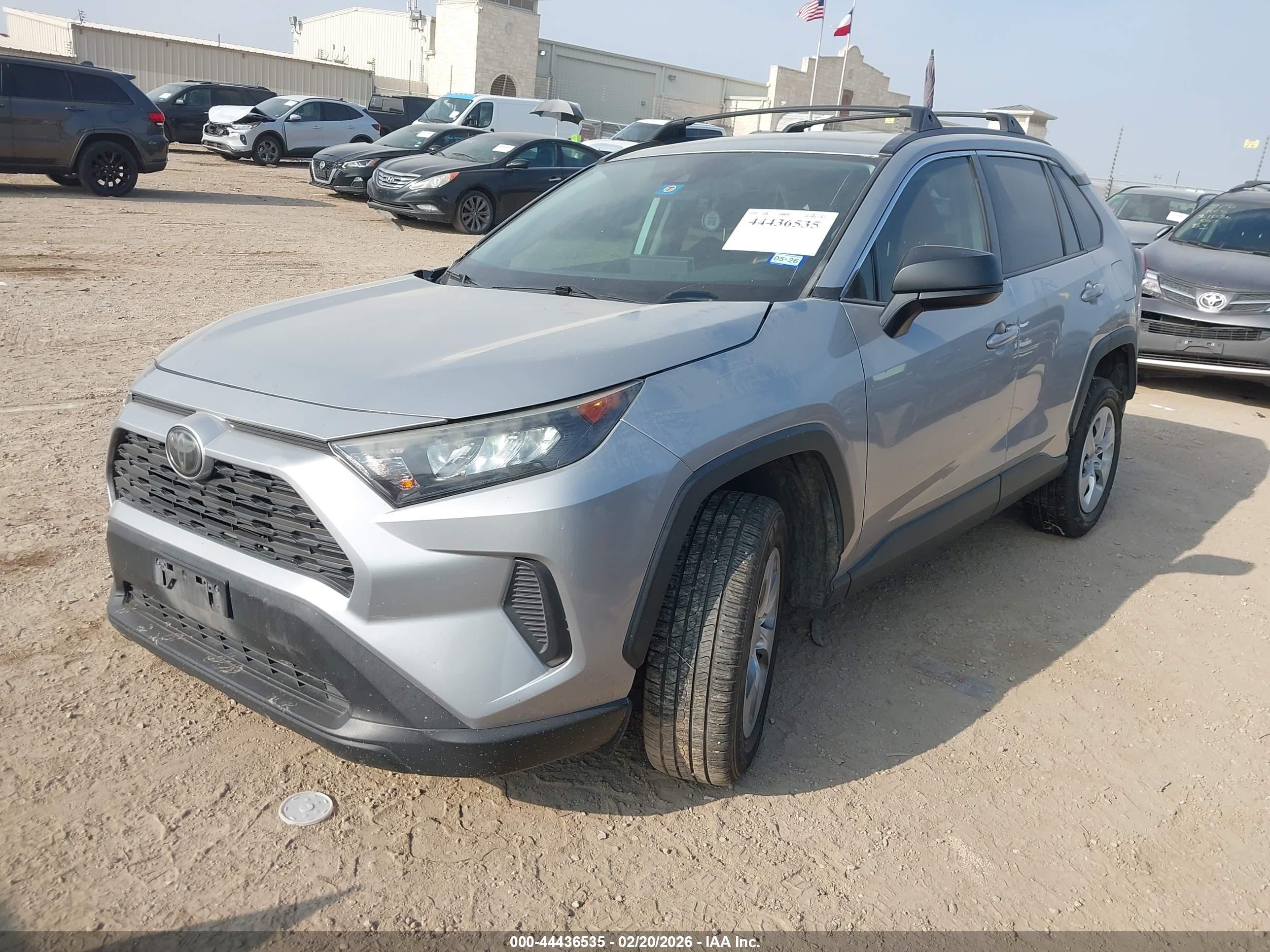 TOYOTA RAV4 image 2