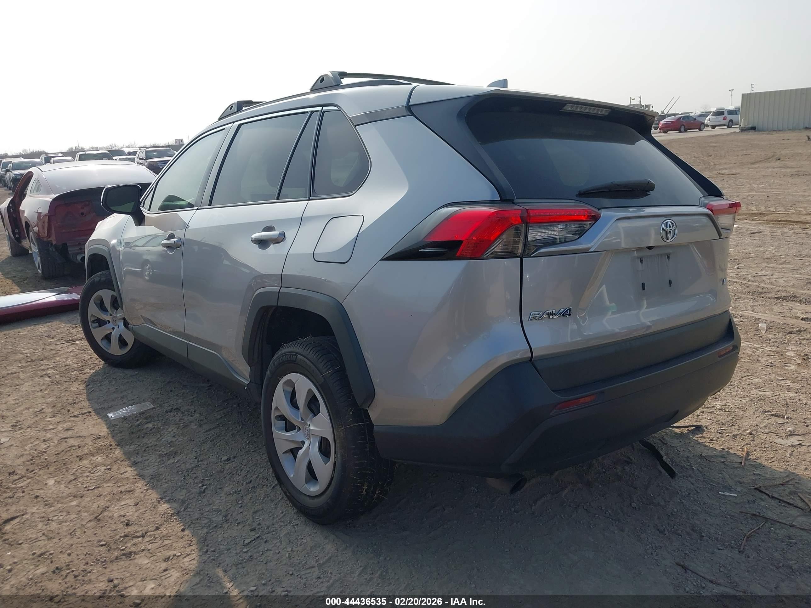TOYOTA RAV4 image 3