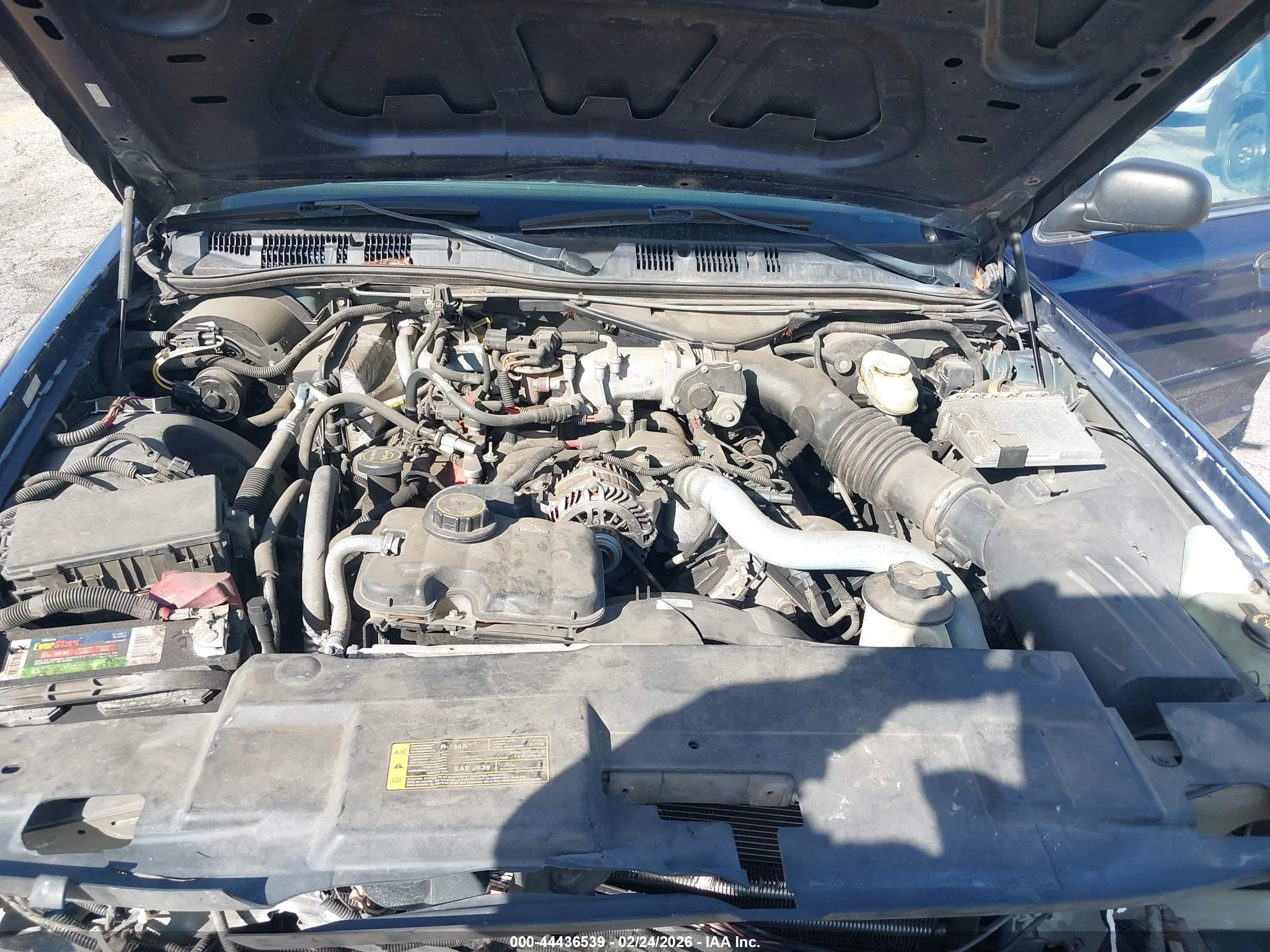 FORD CROWN image 10